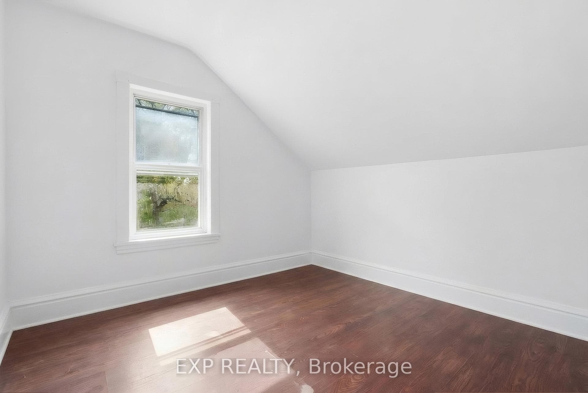572 Downie Street photo 28