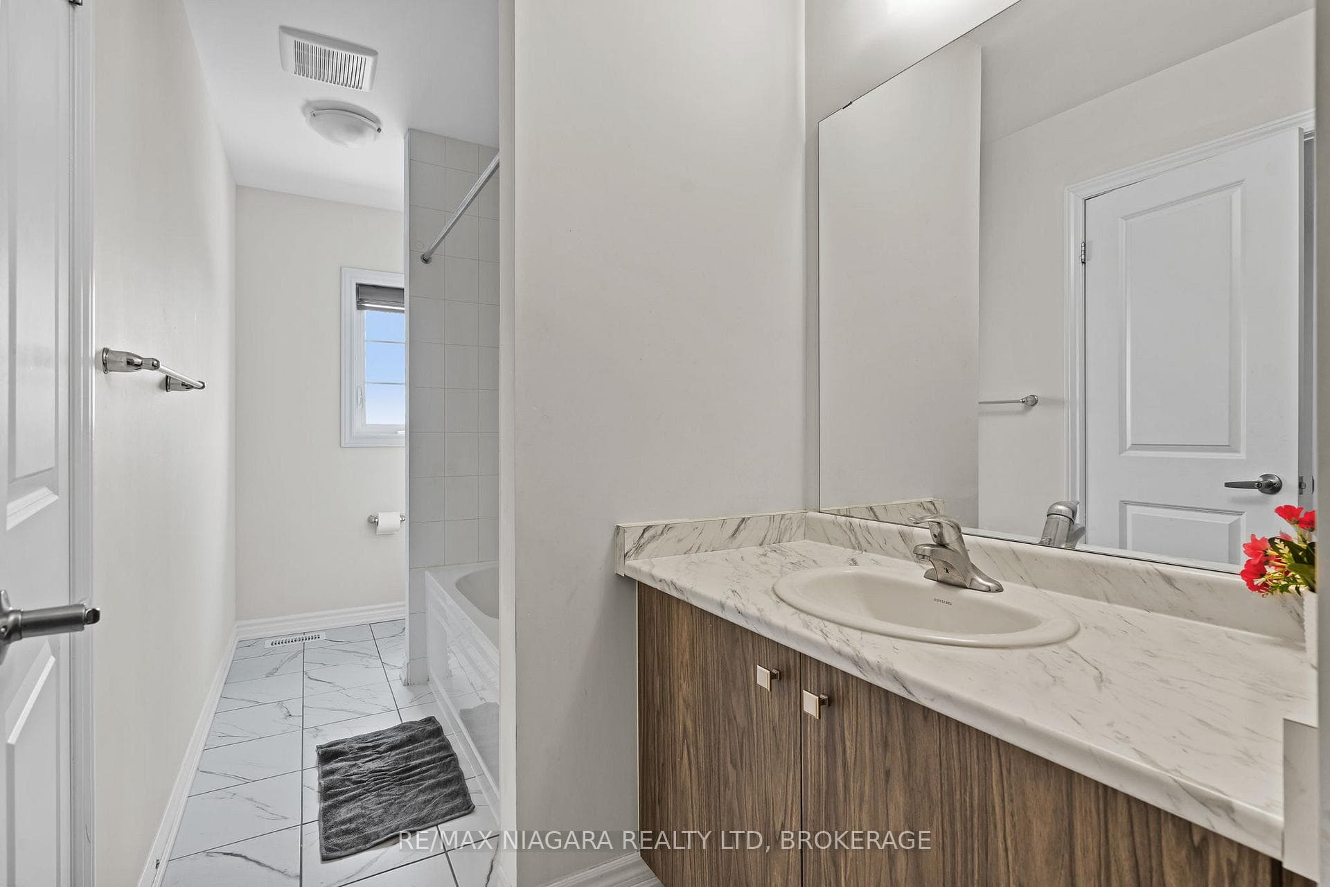 415 Barker Parkway photo 18