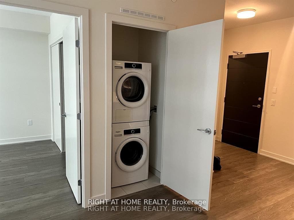 212 King William Street Unit 909 photo 7