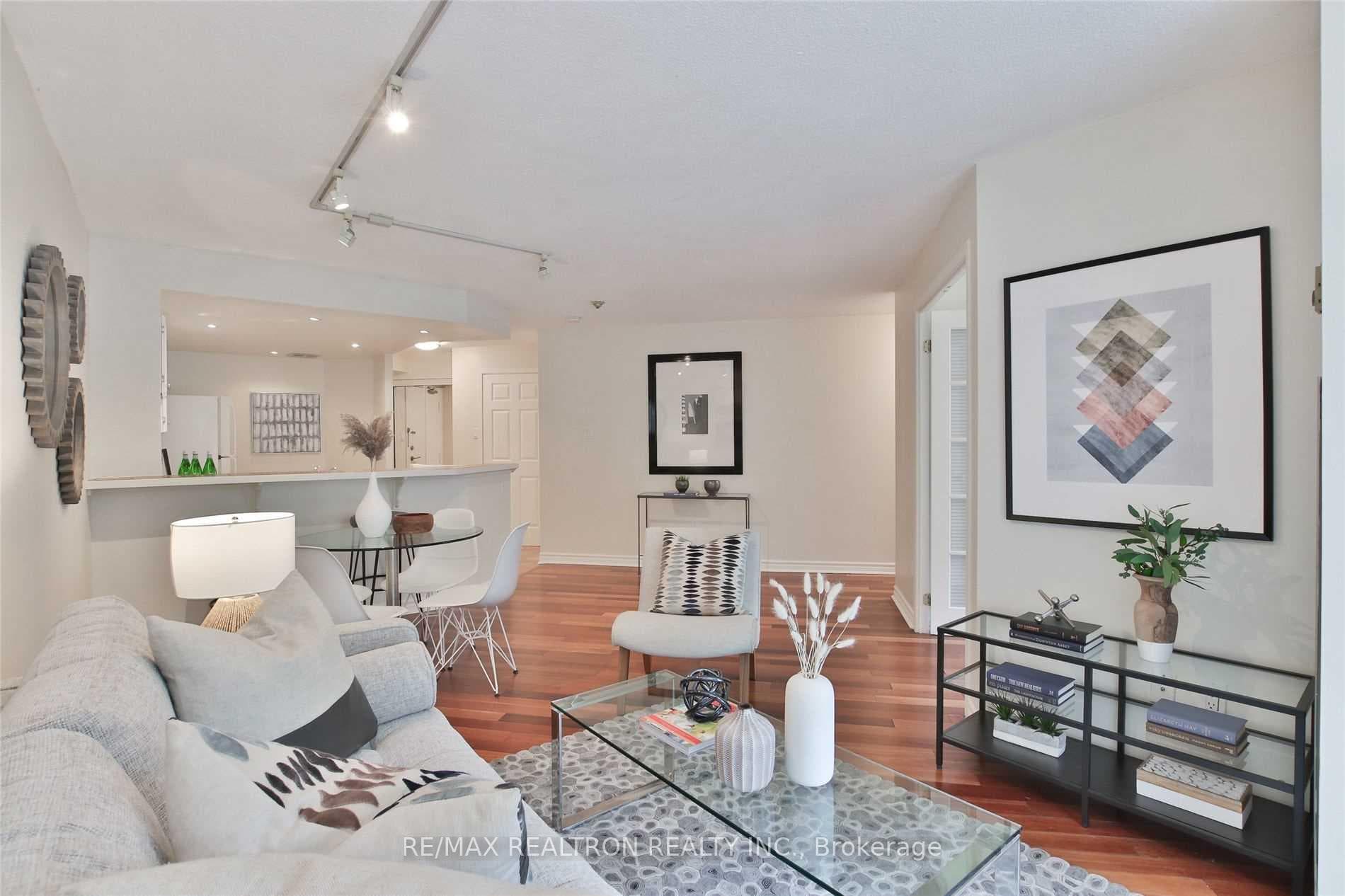 77 Maitland Place Unit 326 photo 9