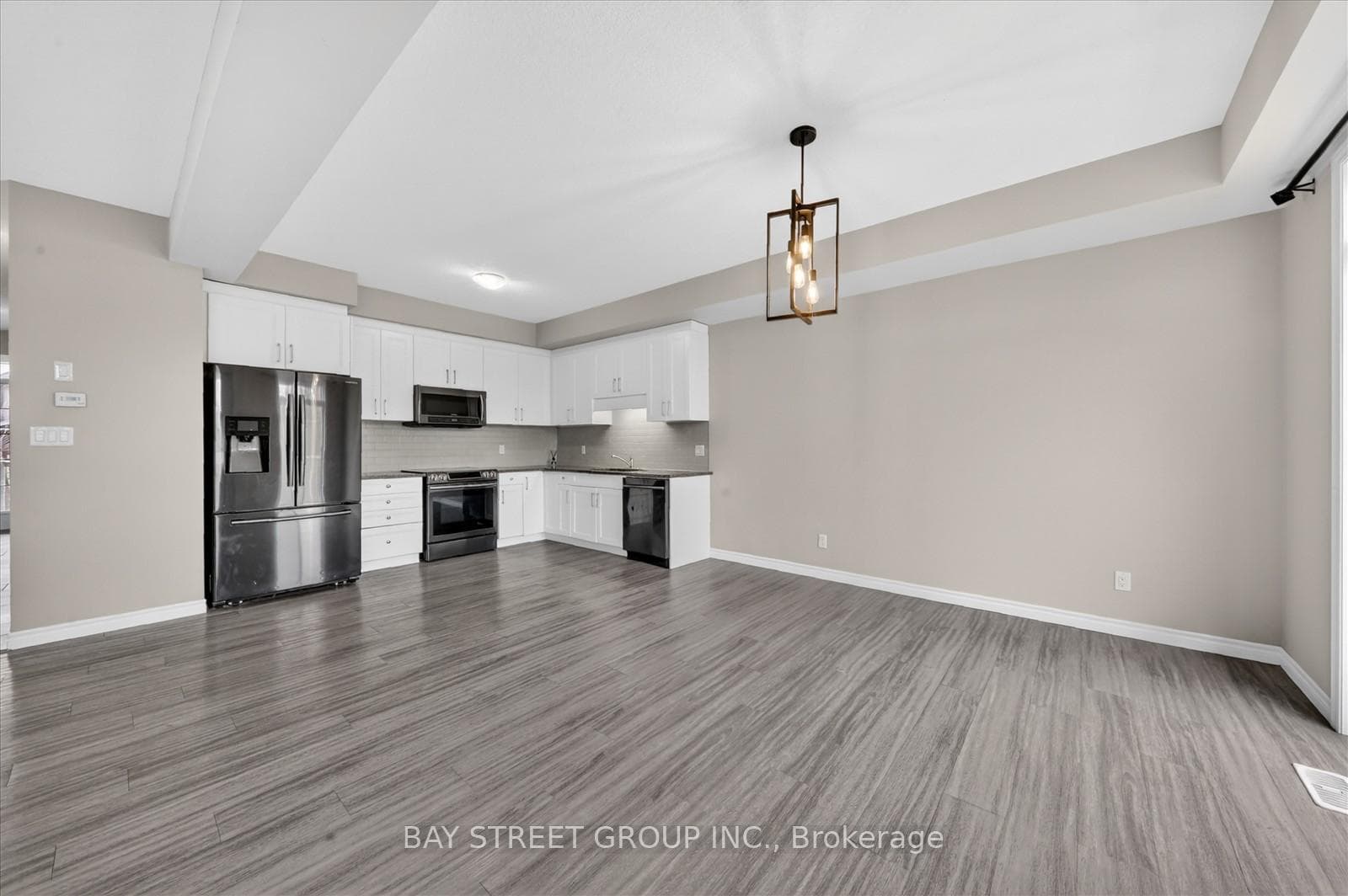 445 Avens Street photo 15
