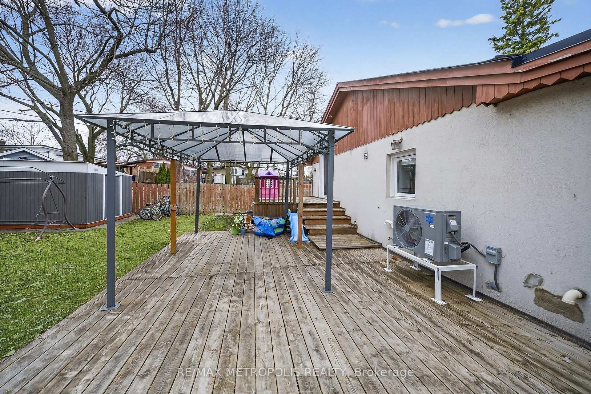 91 Ellendale Drive photo 42