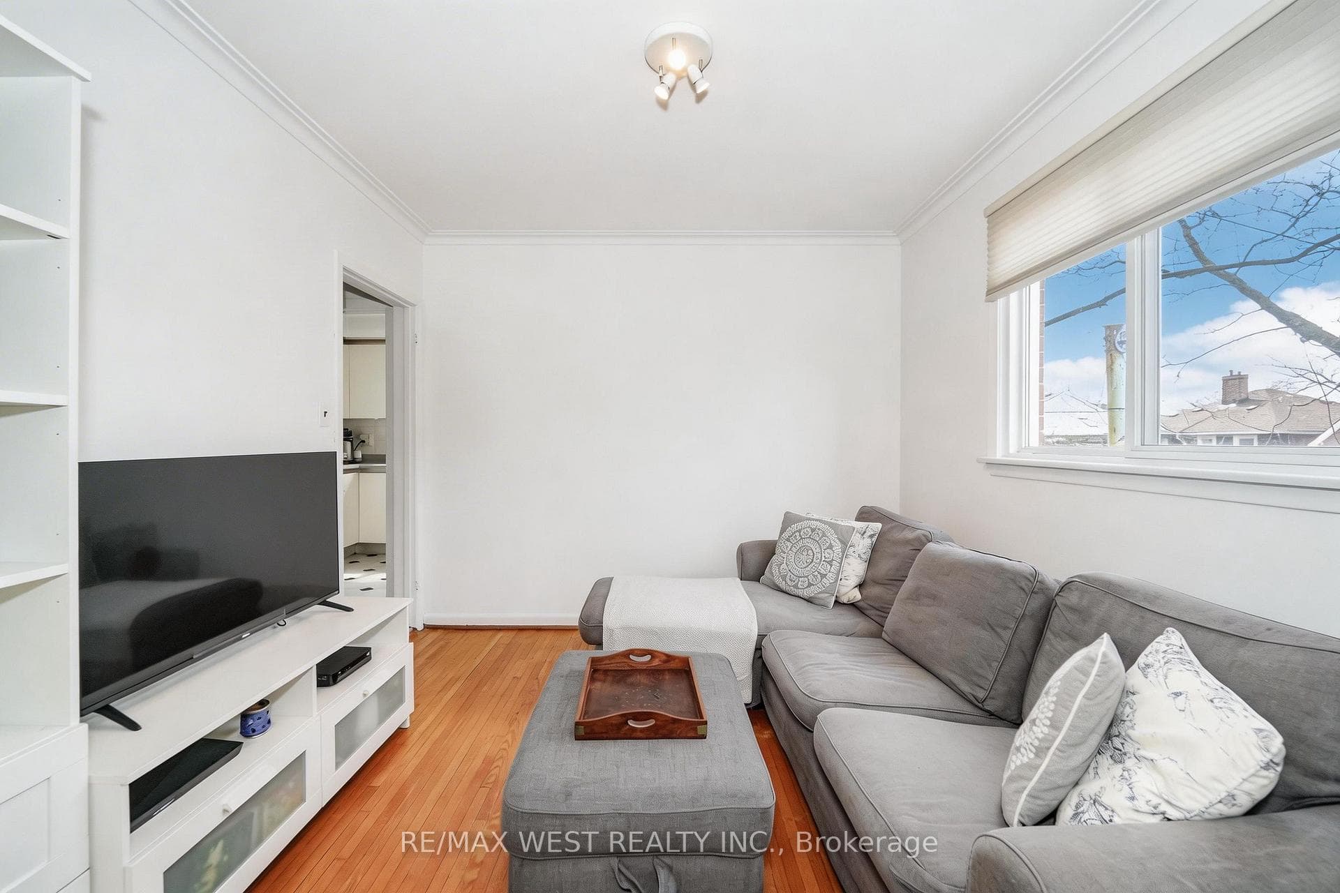 11 Helen Avenue photo 4