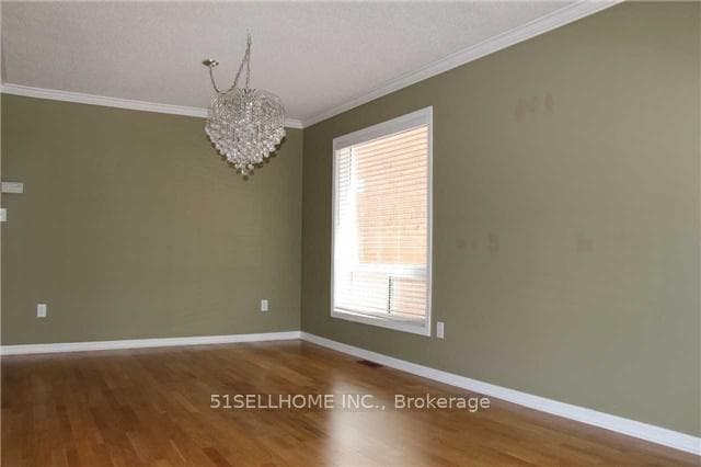 863 McDuffe Crescent photo 4