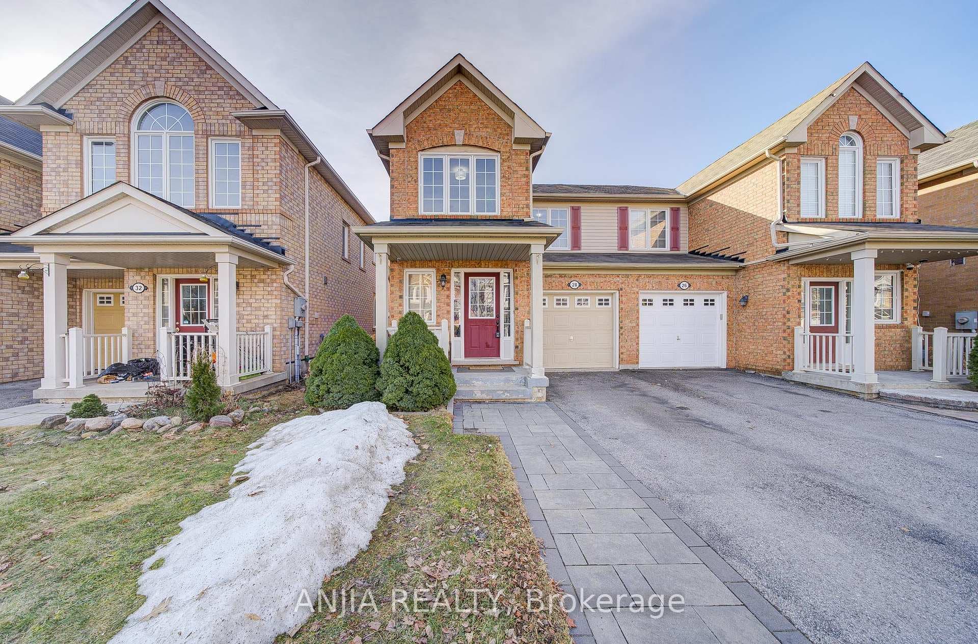 28 Jamesway Crescent photo 1