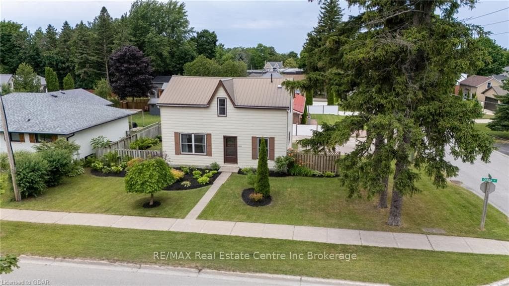 1070 QUEEN Street photo 2