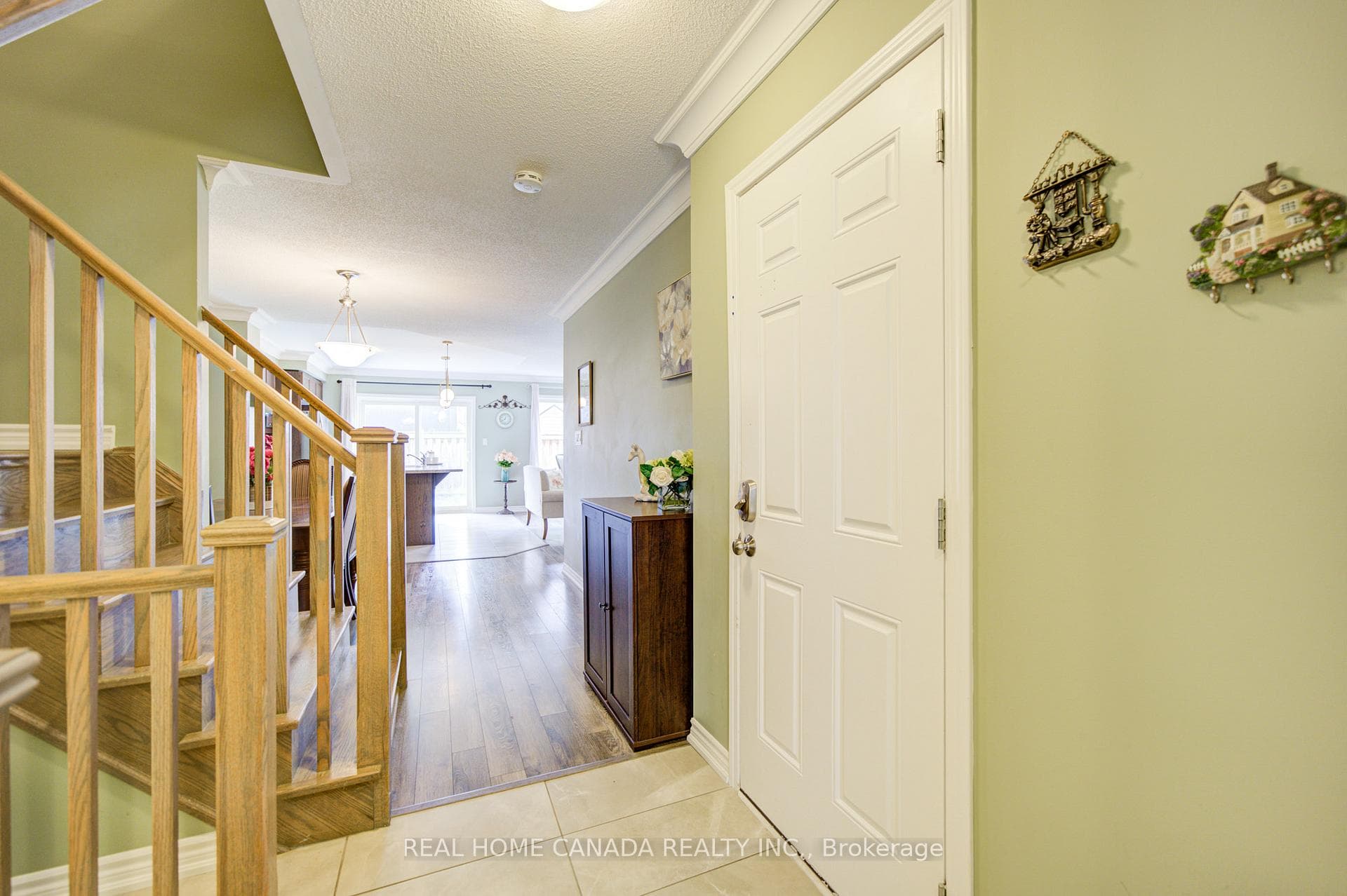 566 Laking Terrace photo 5