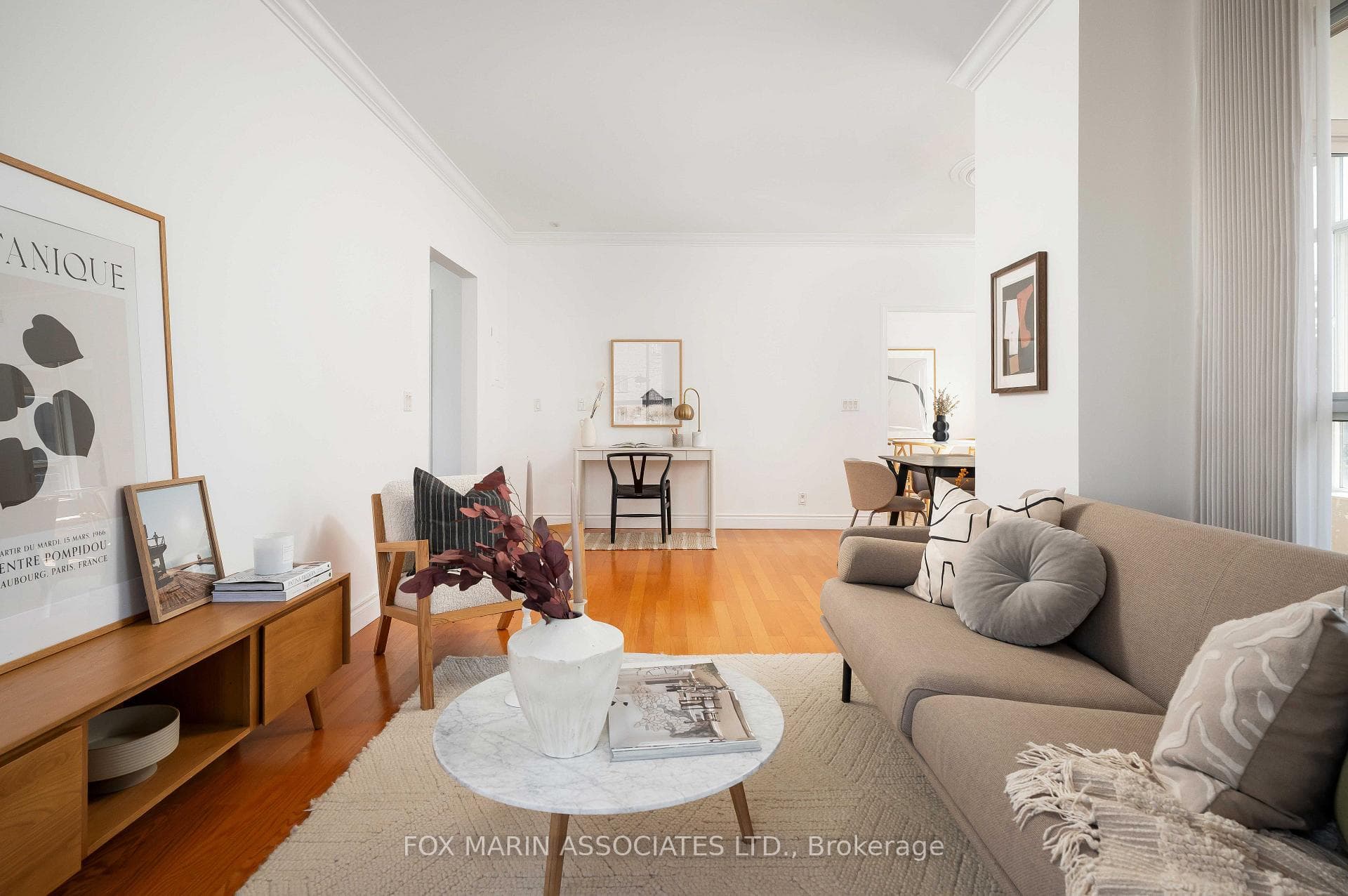 1 Deer Park Crescent Unit 805 photo 7