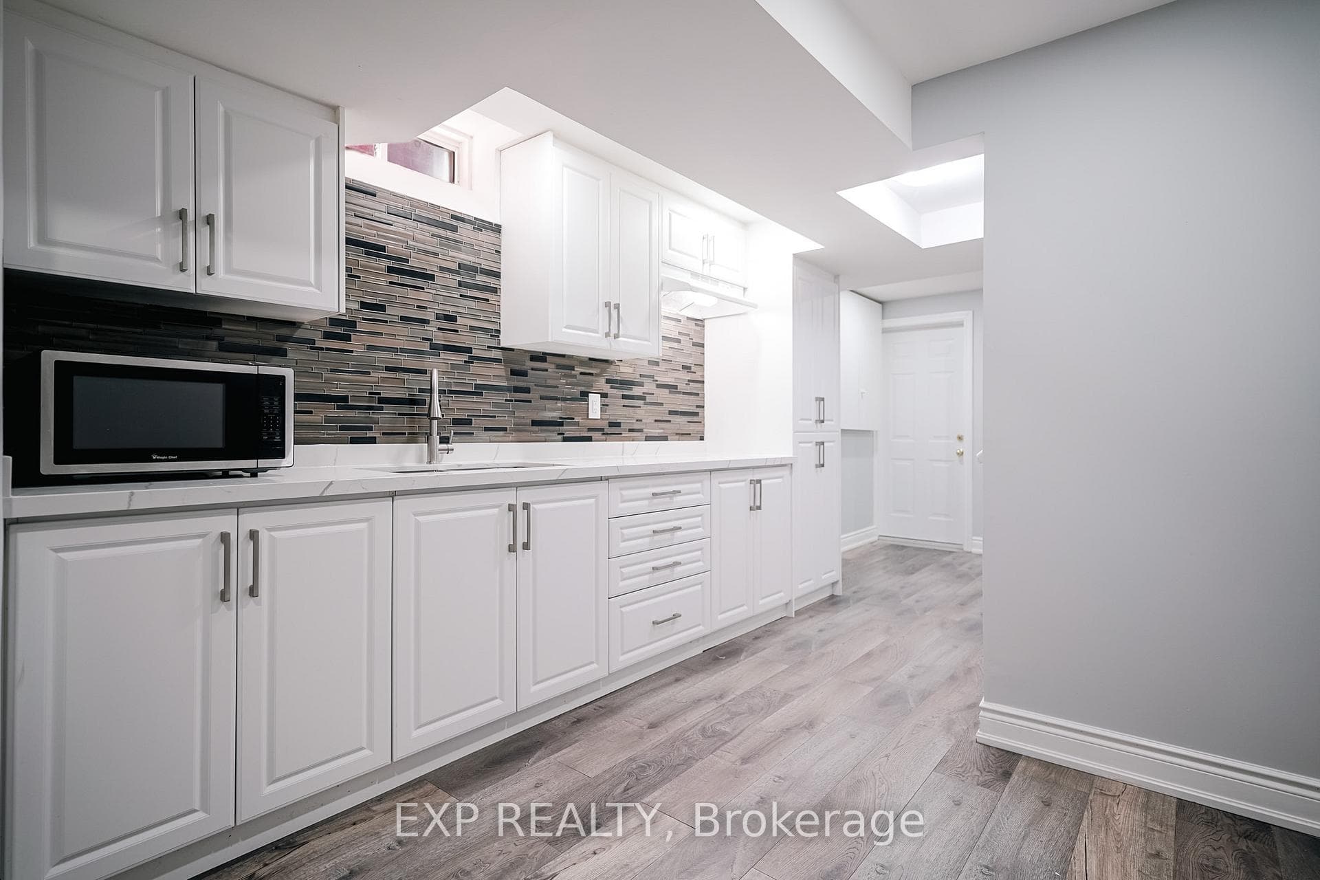 668 Hamilton Crescent photo 30