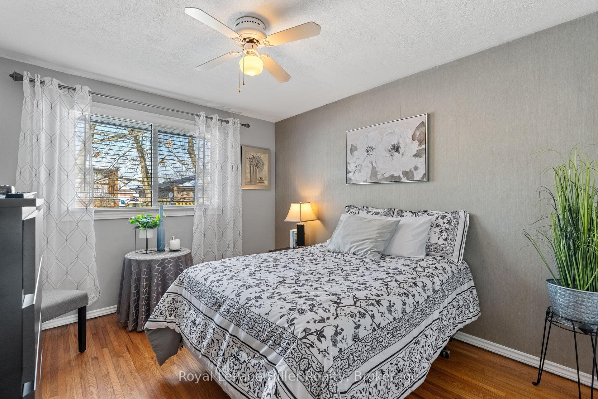 248 Redford Crescent photo 21