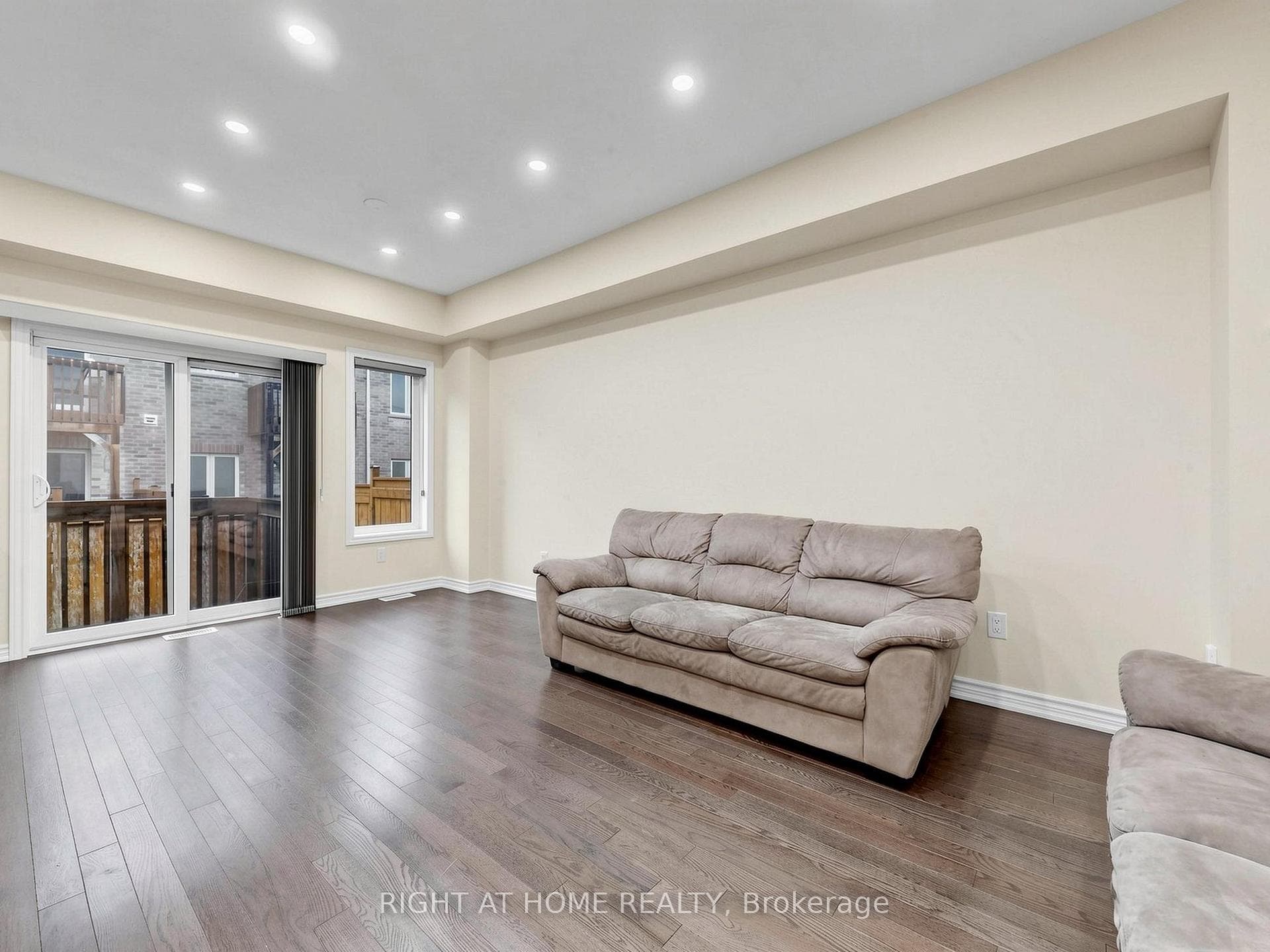 124 Mosaic Drive photo 10
