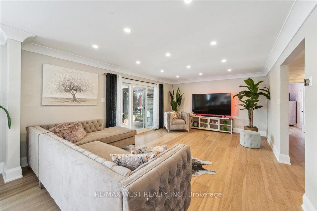 6 Clementview Court photo 5