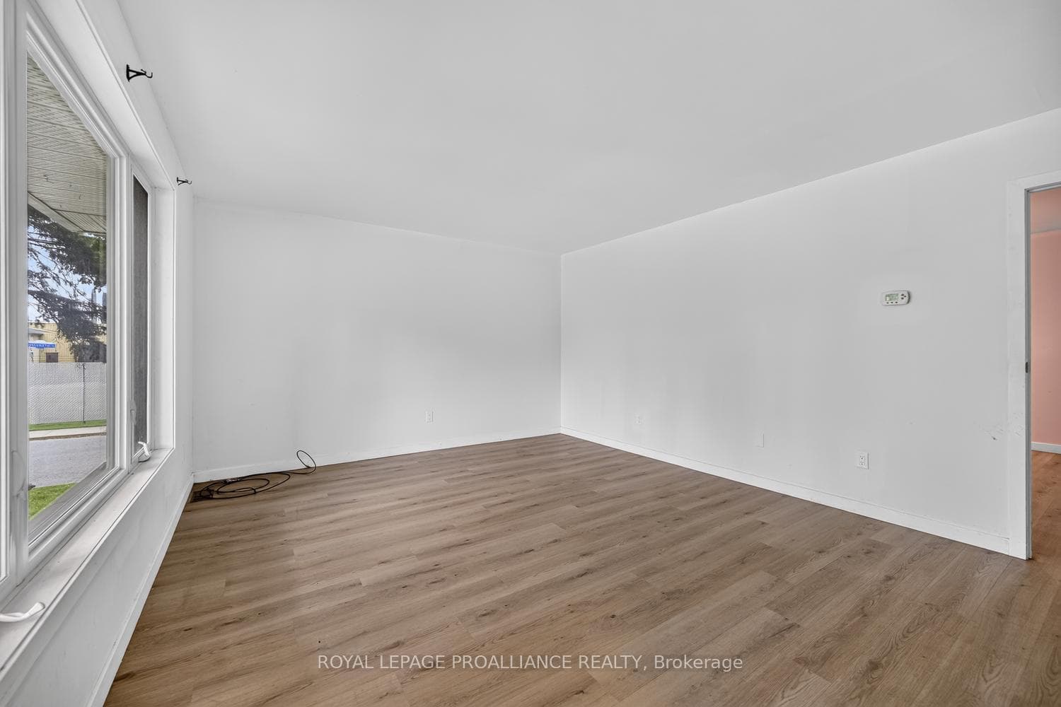 415 RAILWAY Avenue photo 4