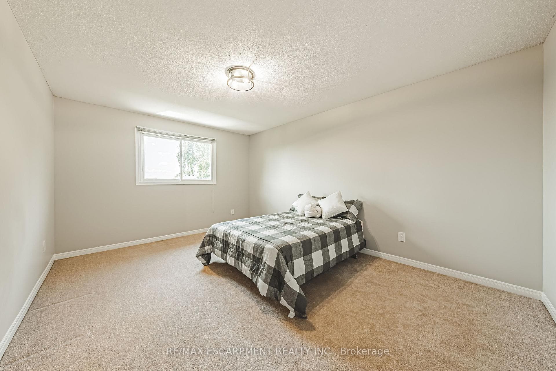 39 Parkwood Crescent photo 26