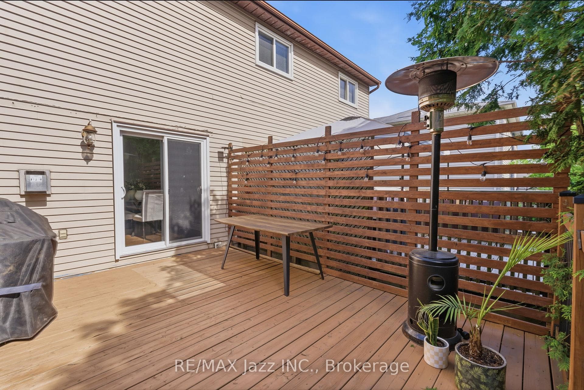 555 Cobblehill Drive photo 37