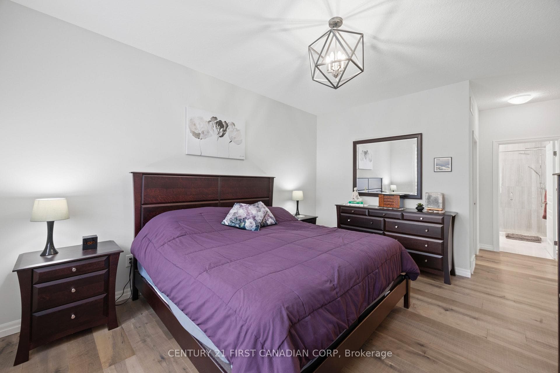 31 Violet Court photo 16