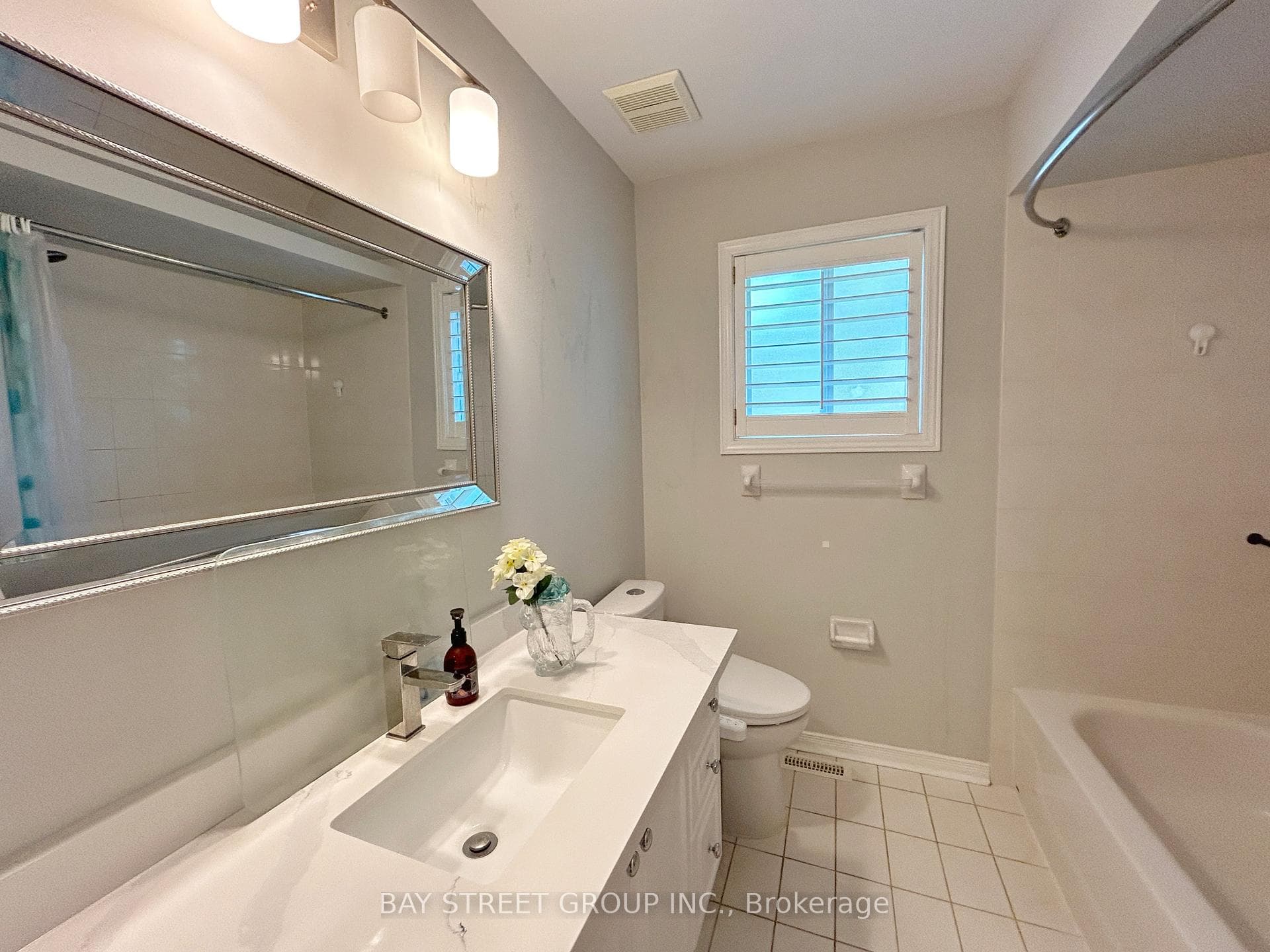 582 Lumsden Drive photo 22