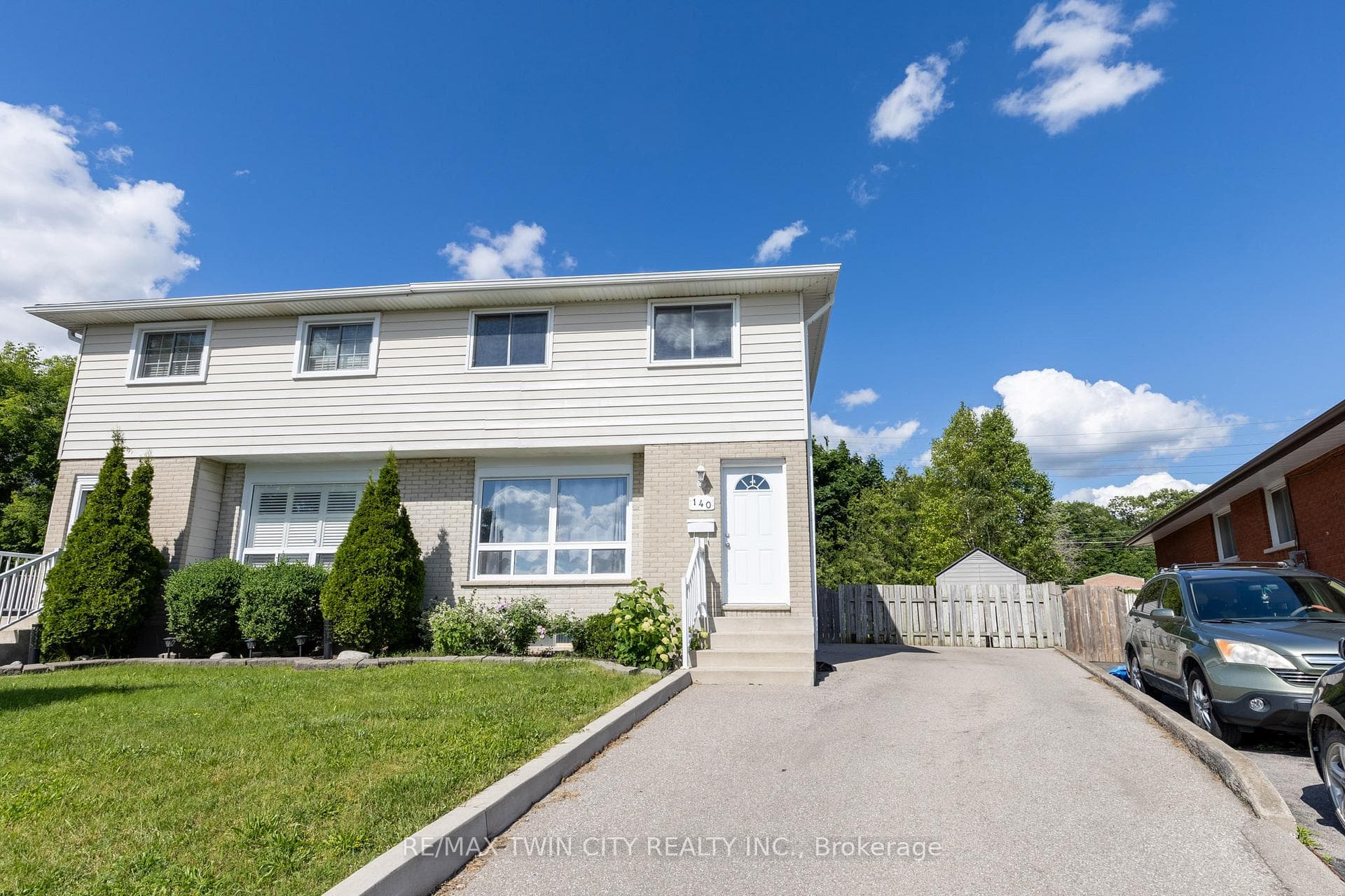 140 Thunderbird Drive photo 2