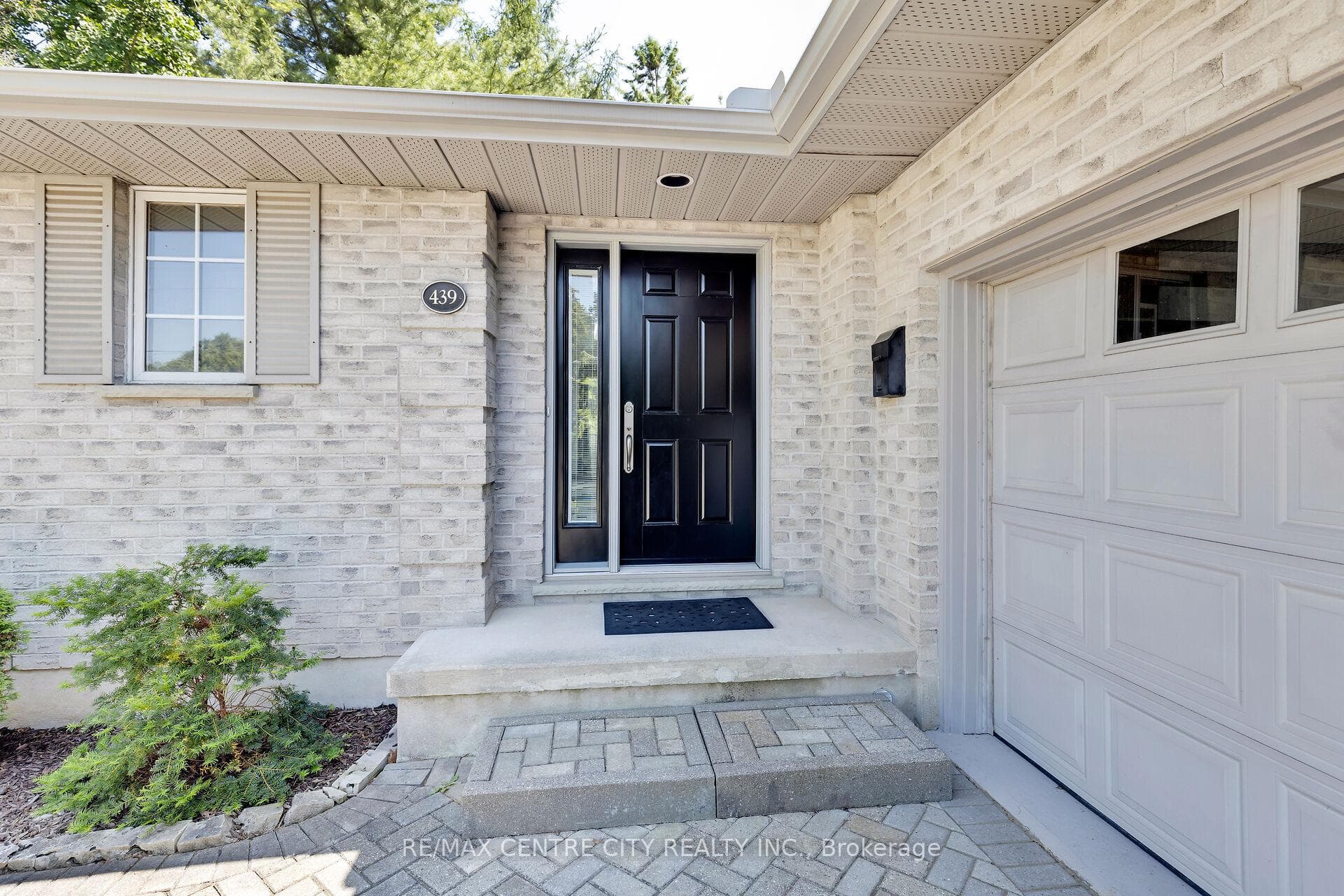 439 Grosvenor Street photo 5
