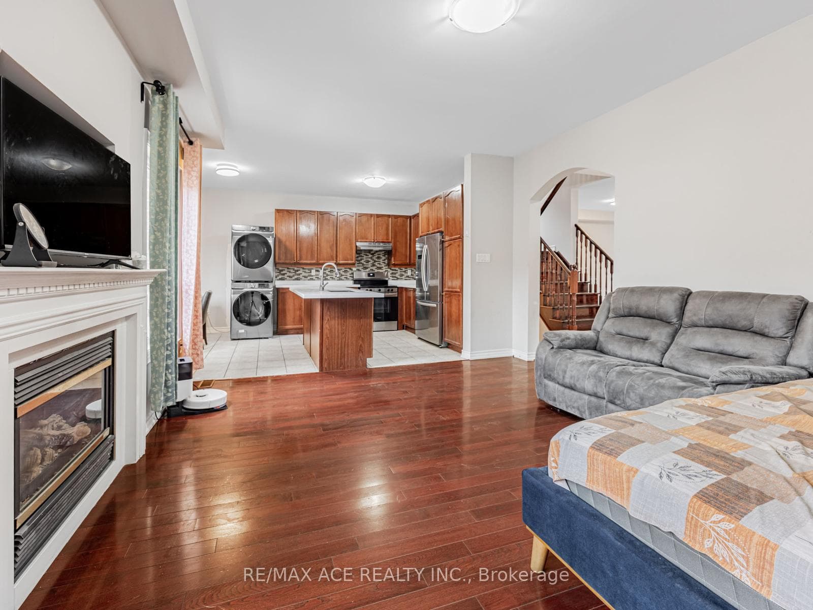 51 Styles Crescent photo 8