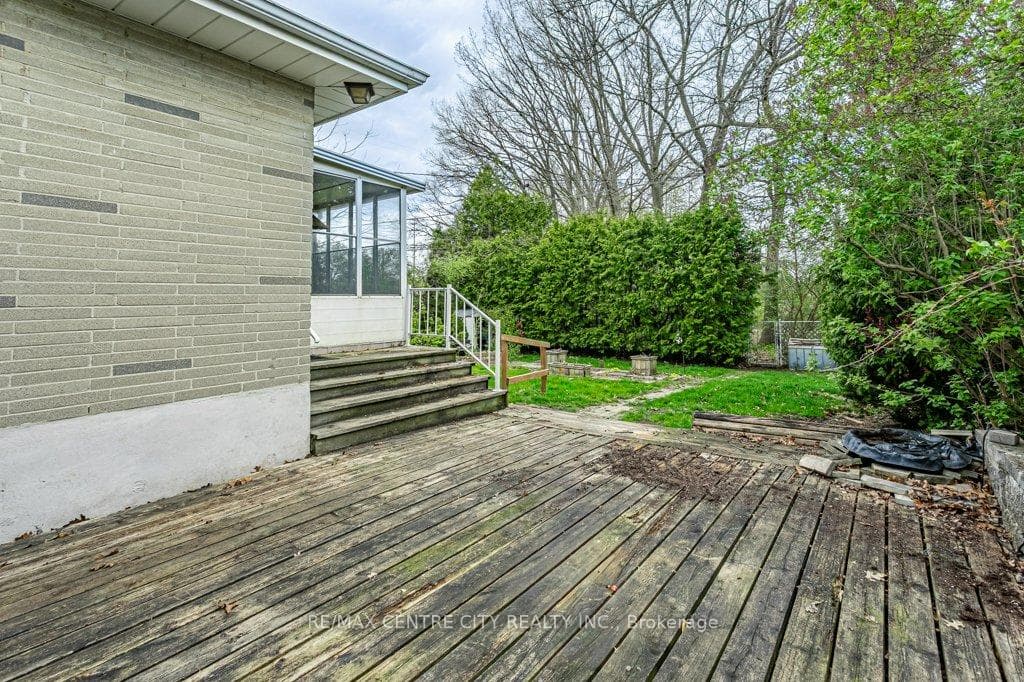 77 Queenston Crescent photo 32