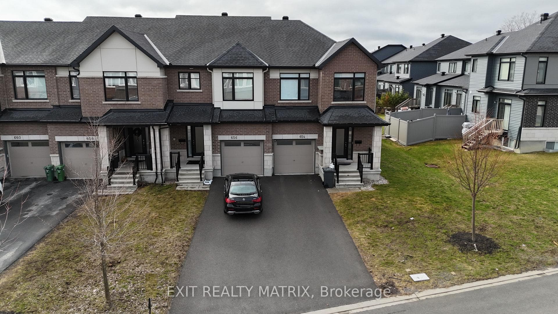 656 Putney Crescent photo 4