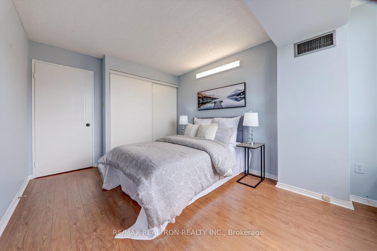 430 Mclevin Avenue Unit 1202 photo 15