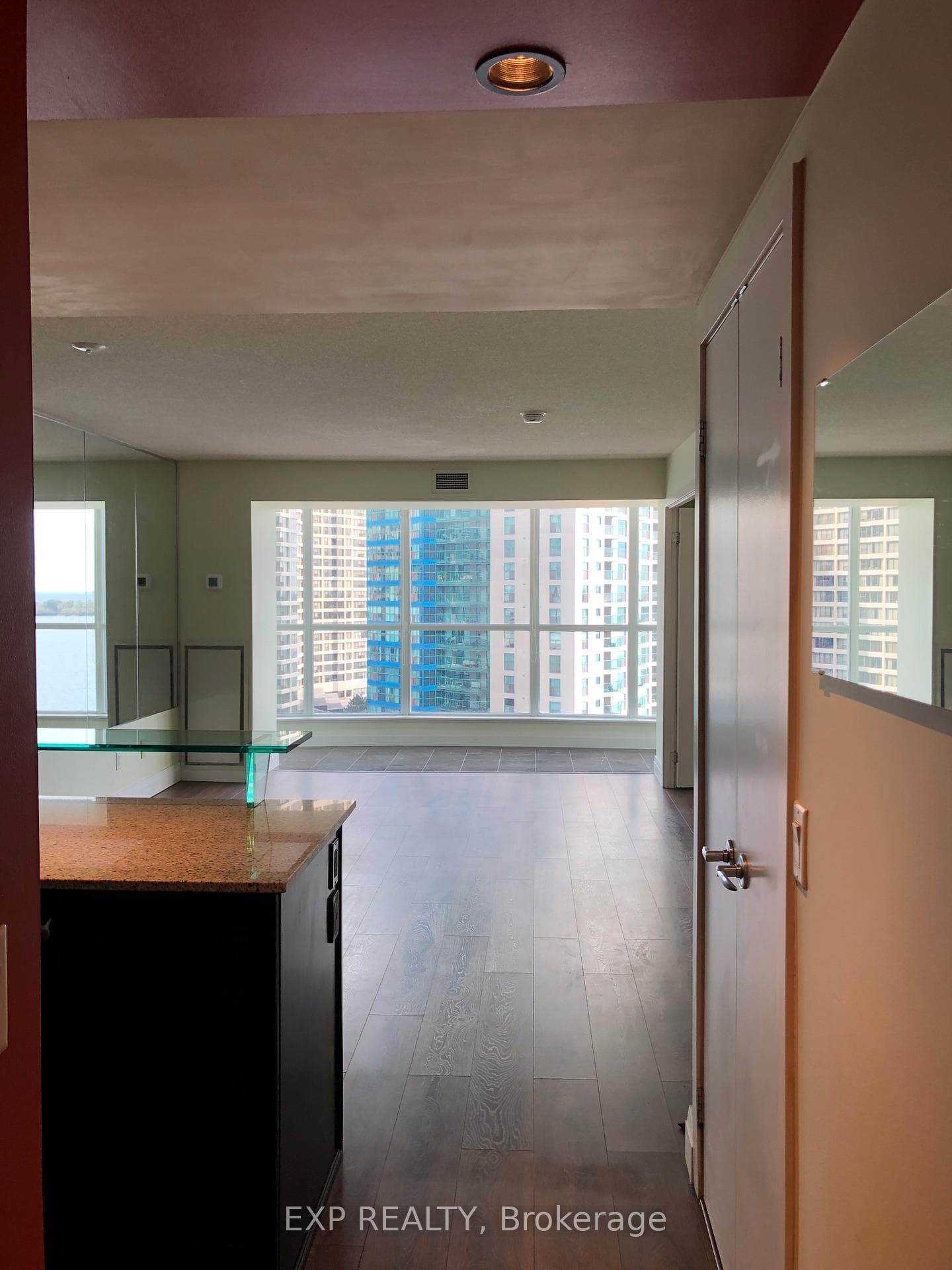 8 York Street Unit 1806 photo 4