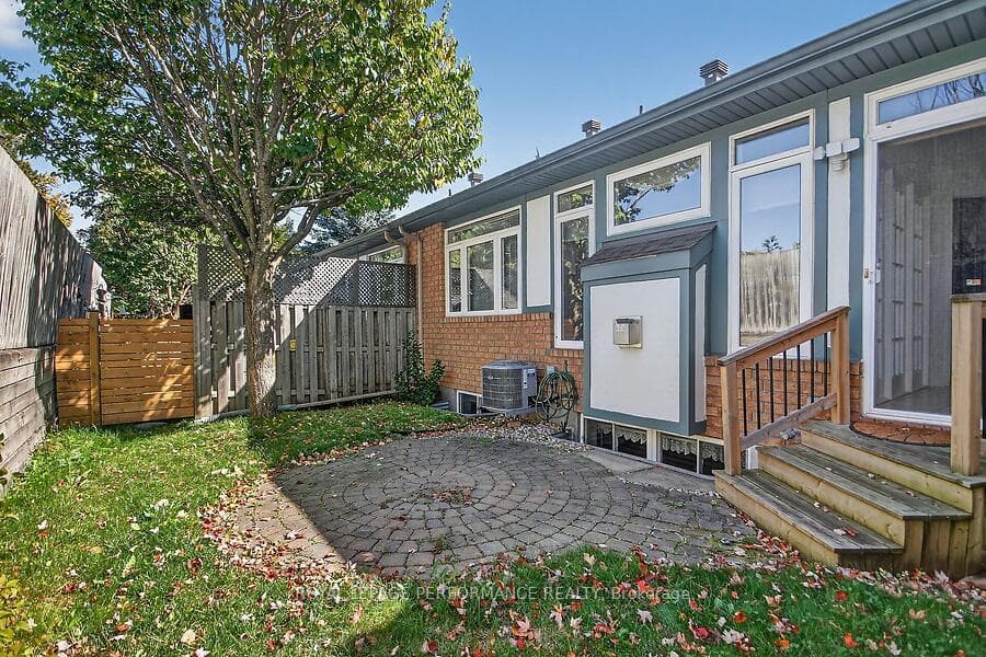 40 Briardale Crescent photo 43
