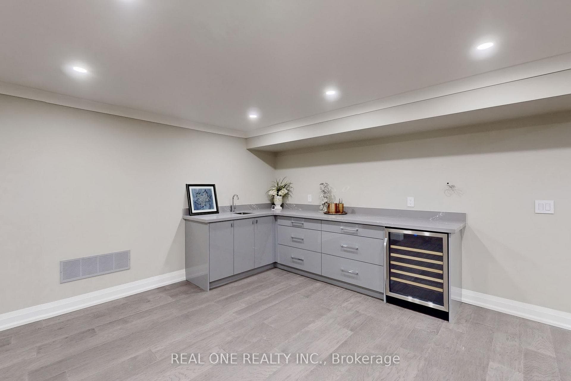 251 Calvert Road photo 36