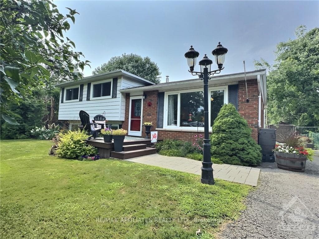 6 SUTTON Drive photo 1