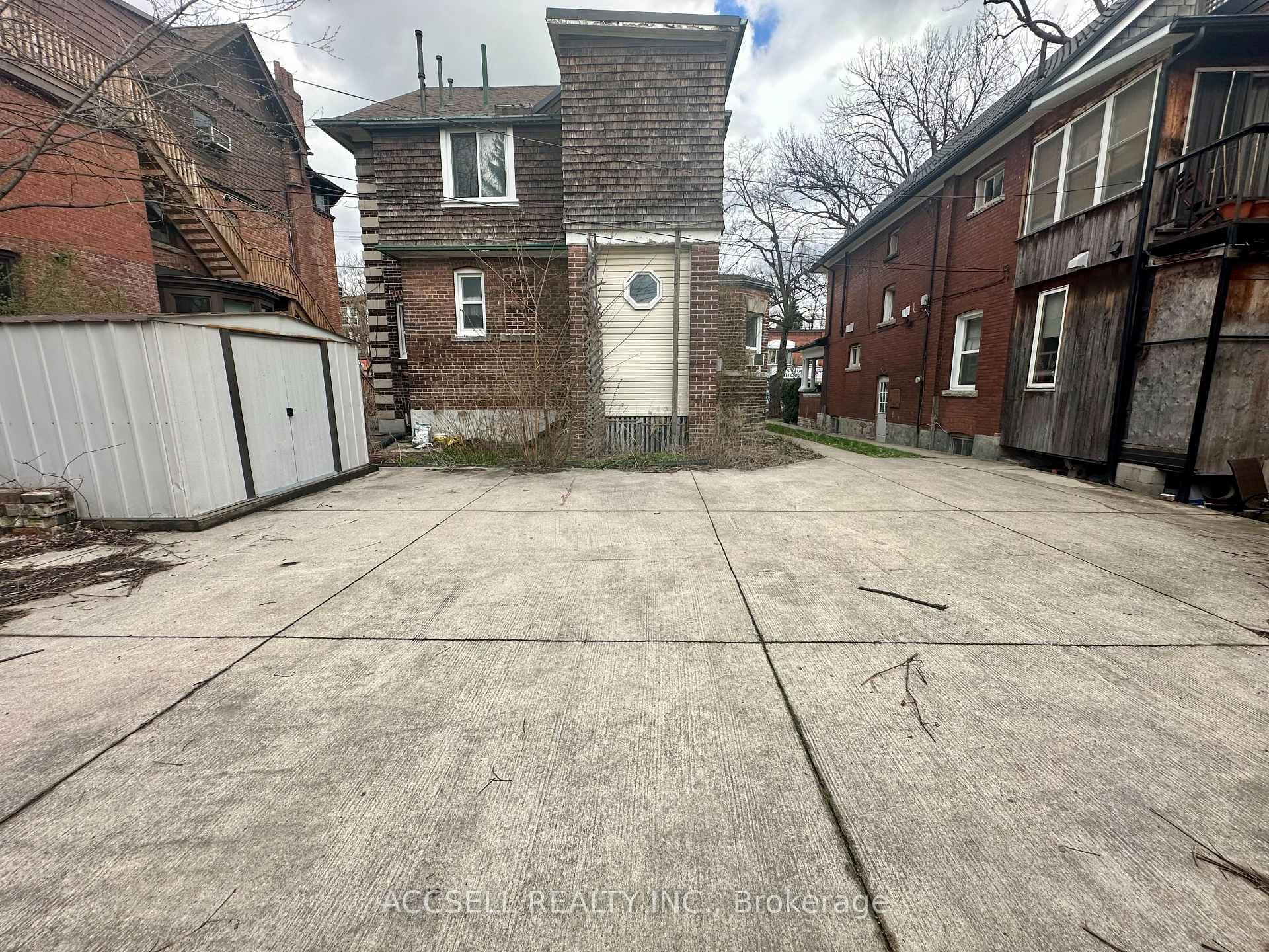 272 Roncesvalles Avenue photo 4
