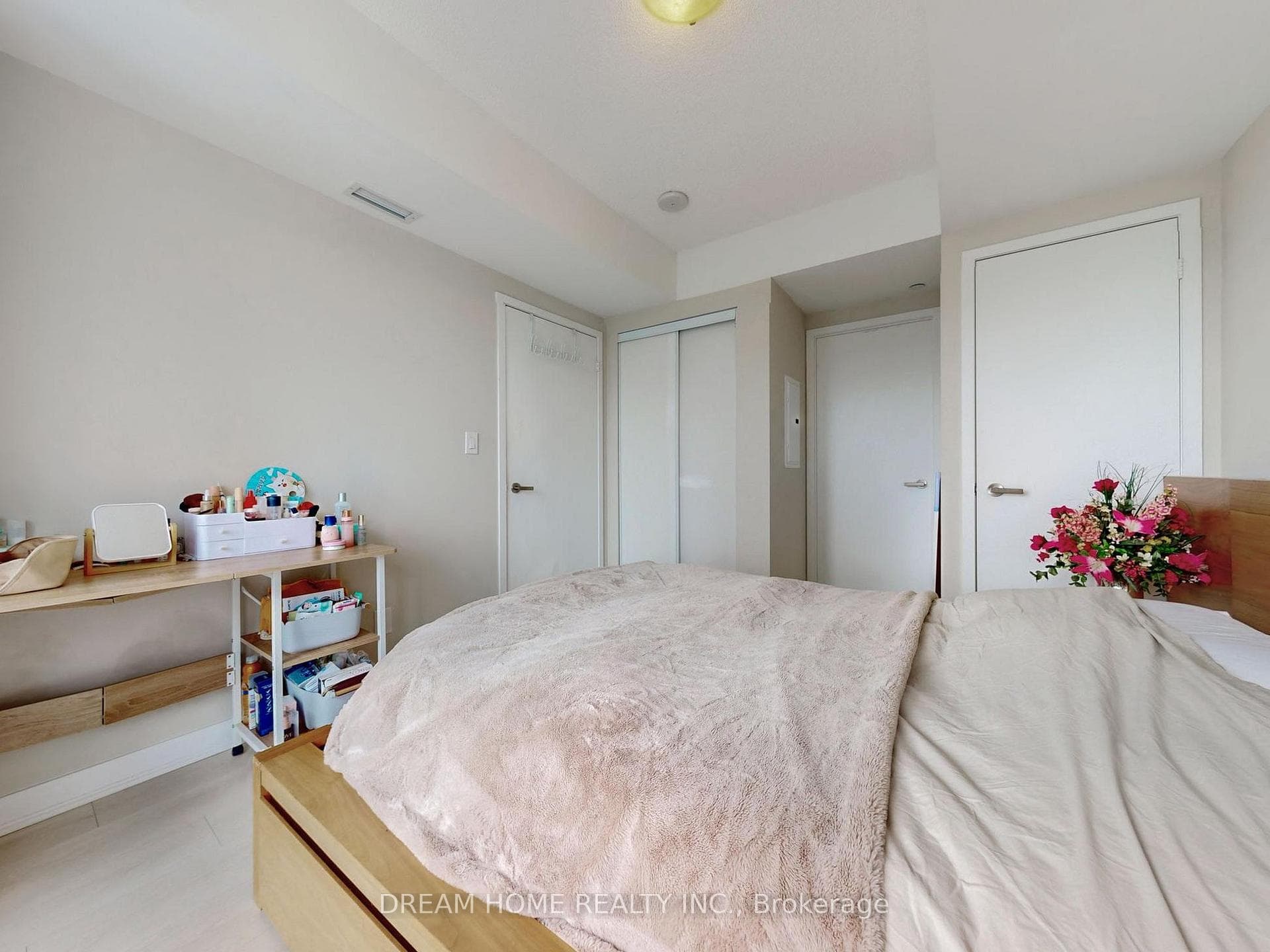 88 Harbour Street Unit 2505 photo 14