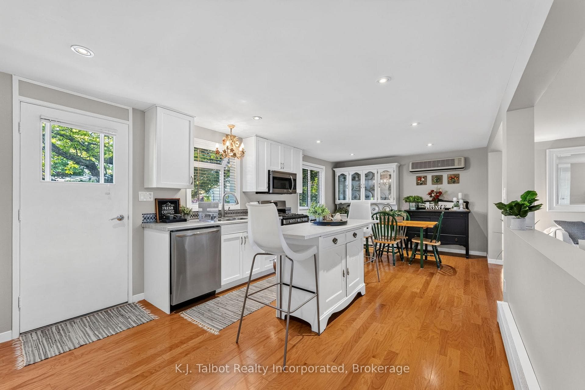232 Picton Street photo 21