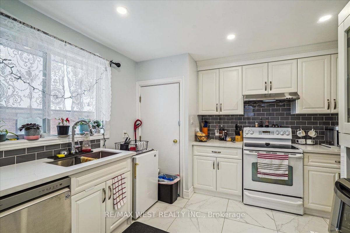 182 Septonne Avenue photo 6