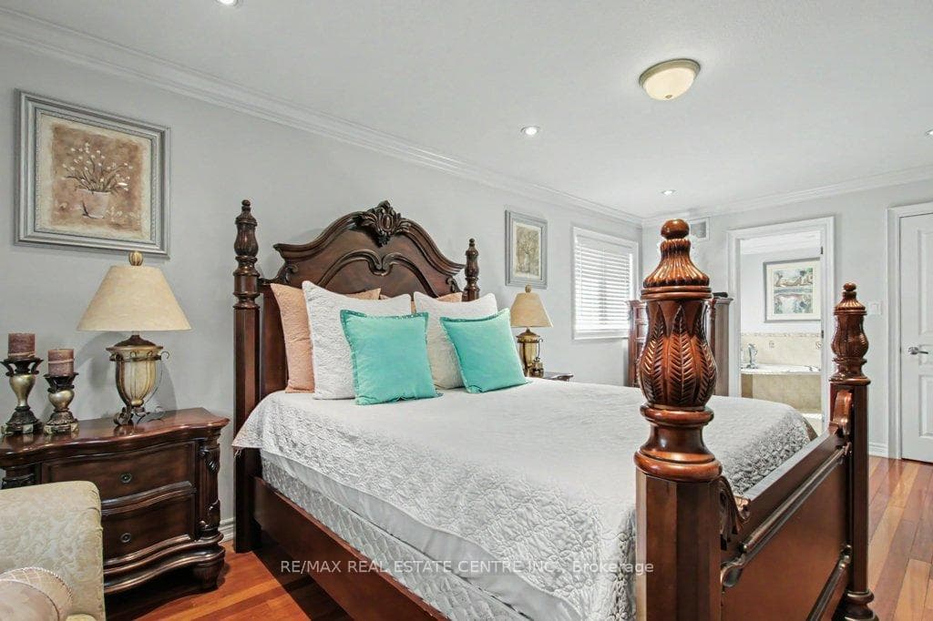 284 Normanhurst Avenue photo 30