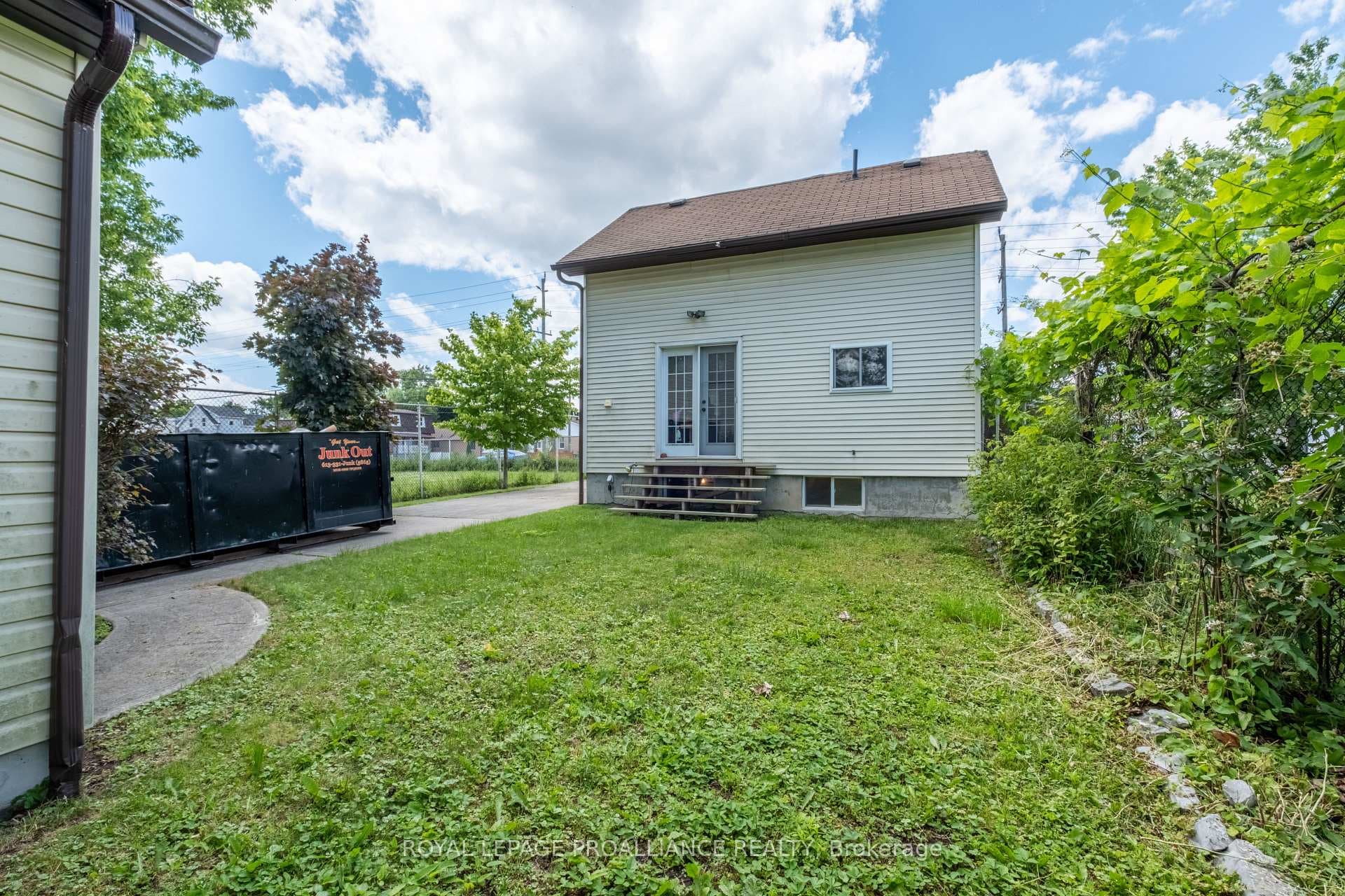 369 Macdonnell Street photo 6