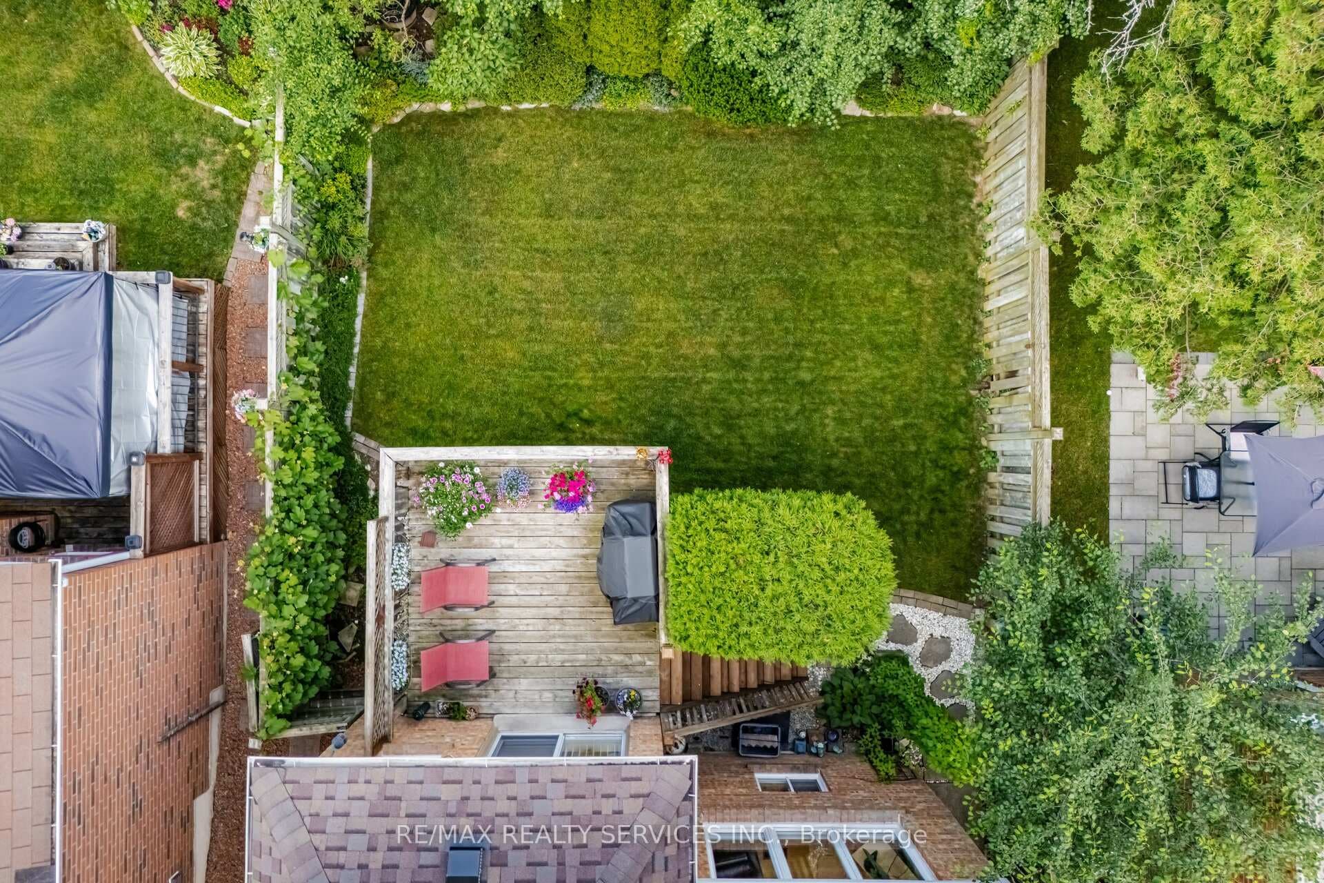 38 Furrows End photo 47
