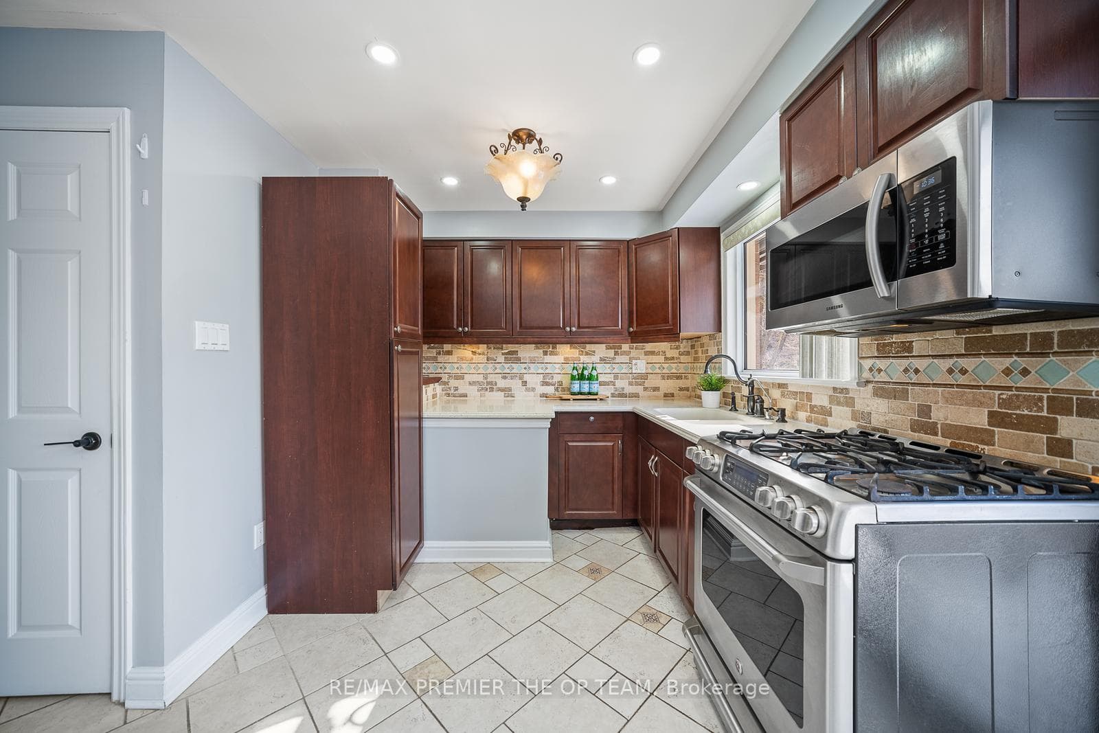 53 Hawman Avenue photo 7