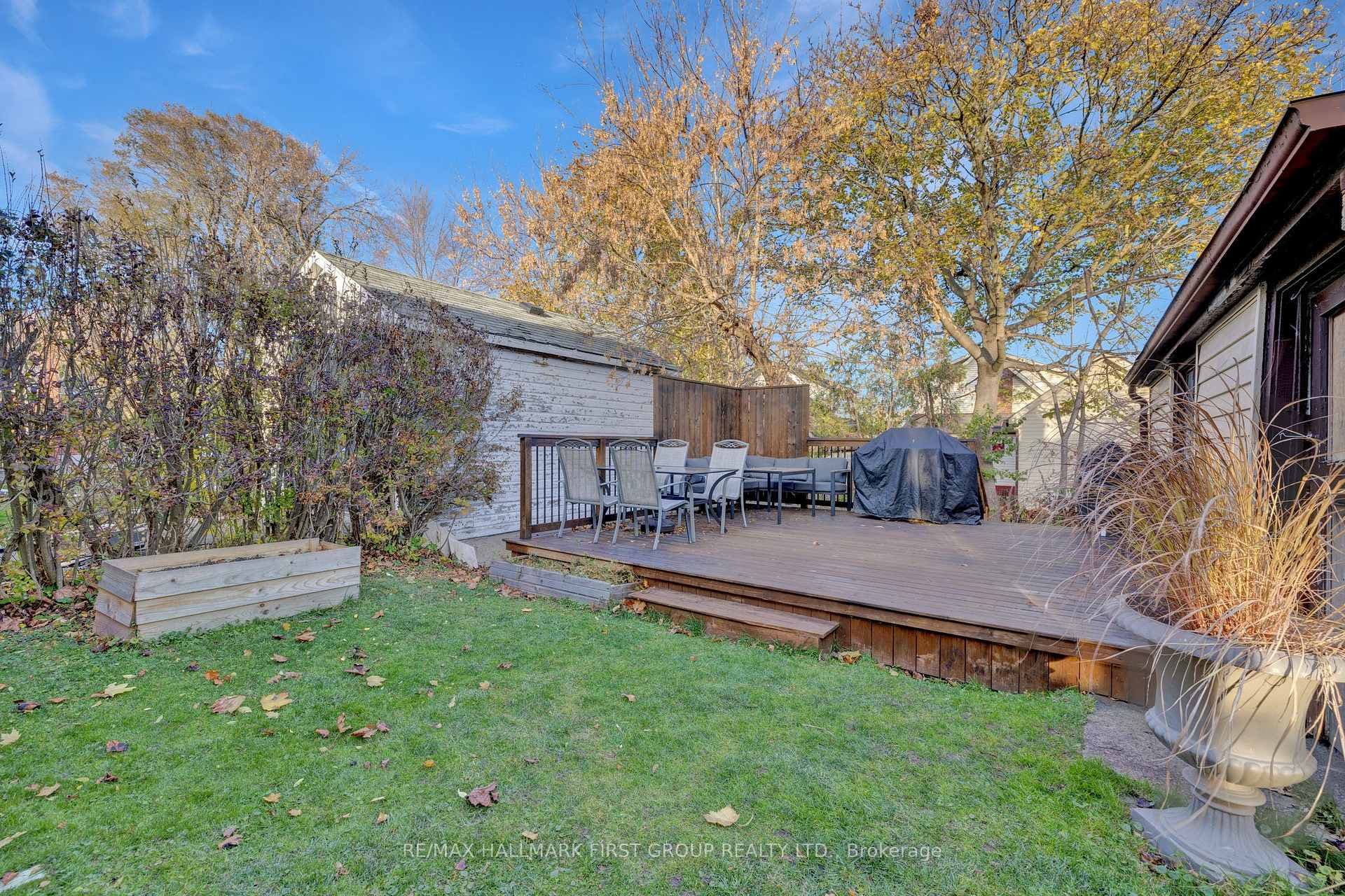 361 Leslie Street photo 19