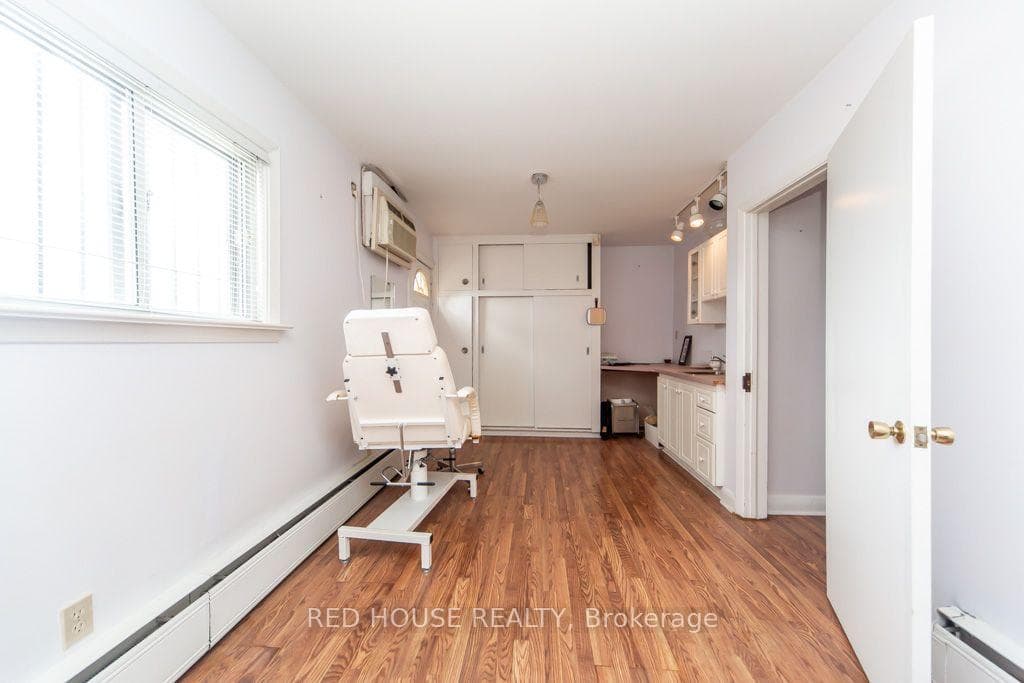 658 Vaughan Road photo 22