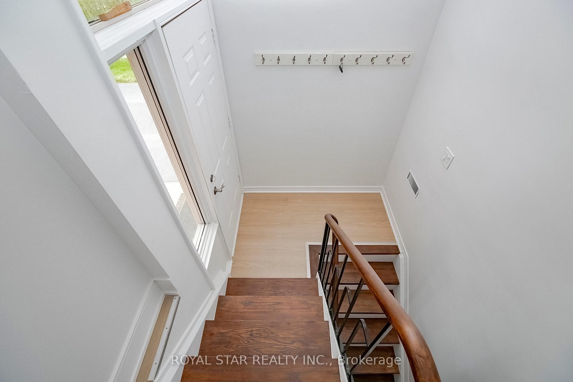 114 Wincott Drive Unit Bsmnt photo 3