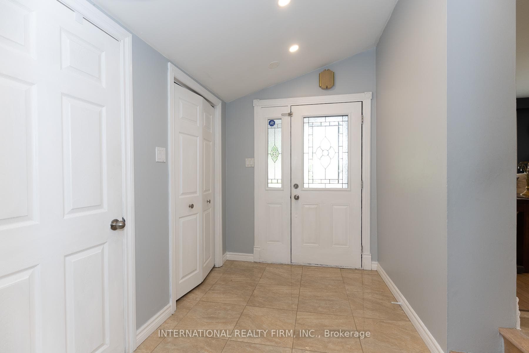 2528 Truscott Drive photo 2