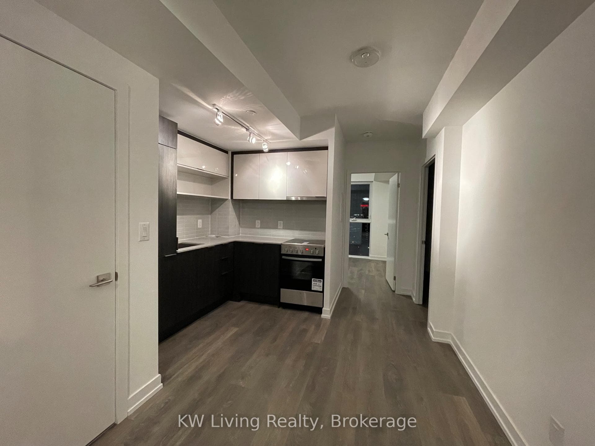 159 Wellesley Street Unit 2102 photo 6