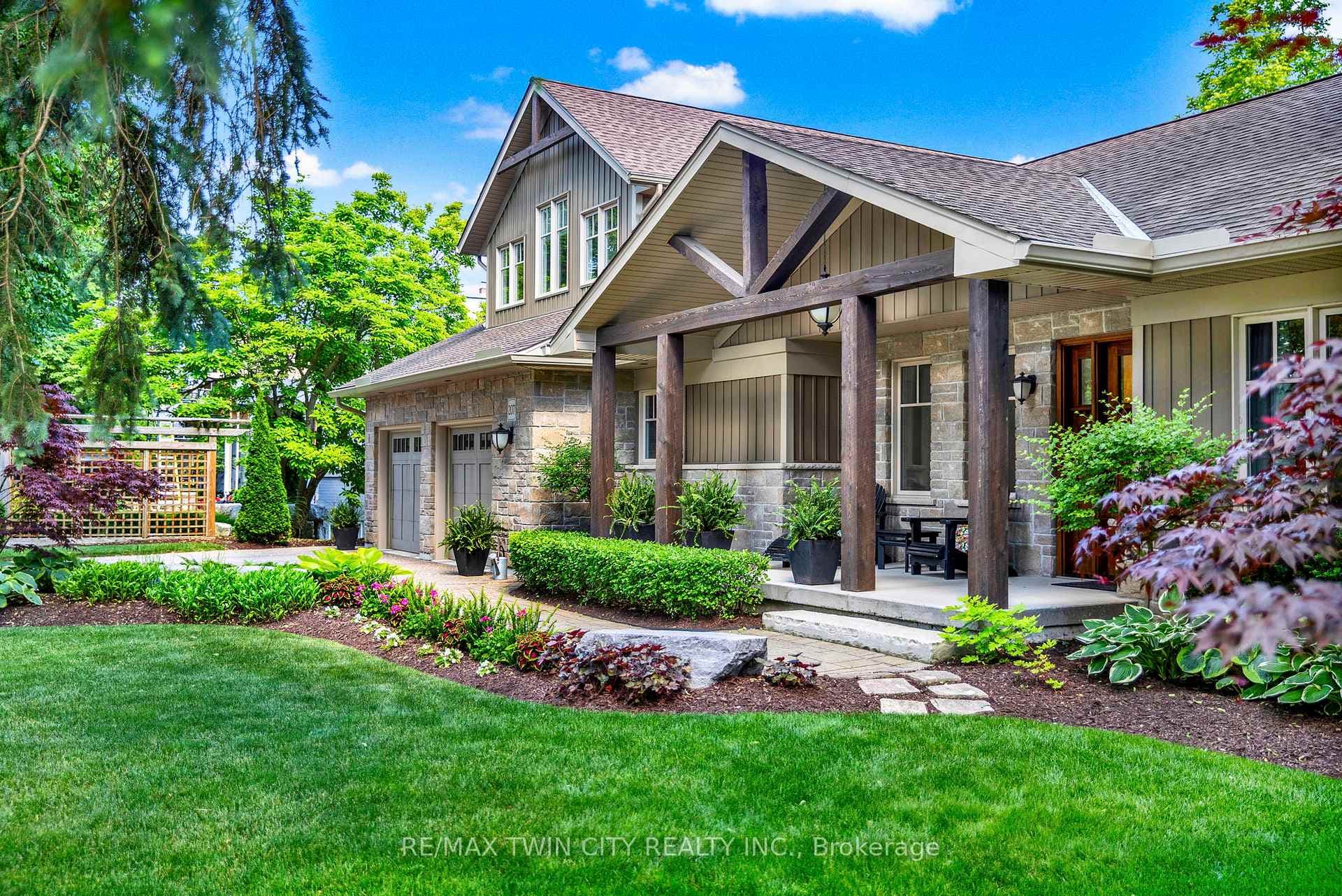 207 JOHN Street photo 1