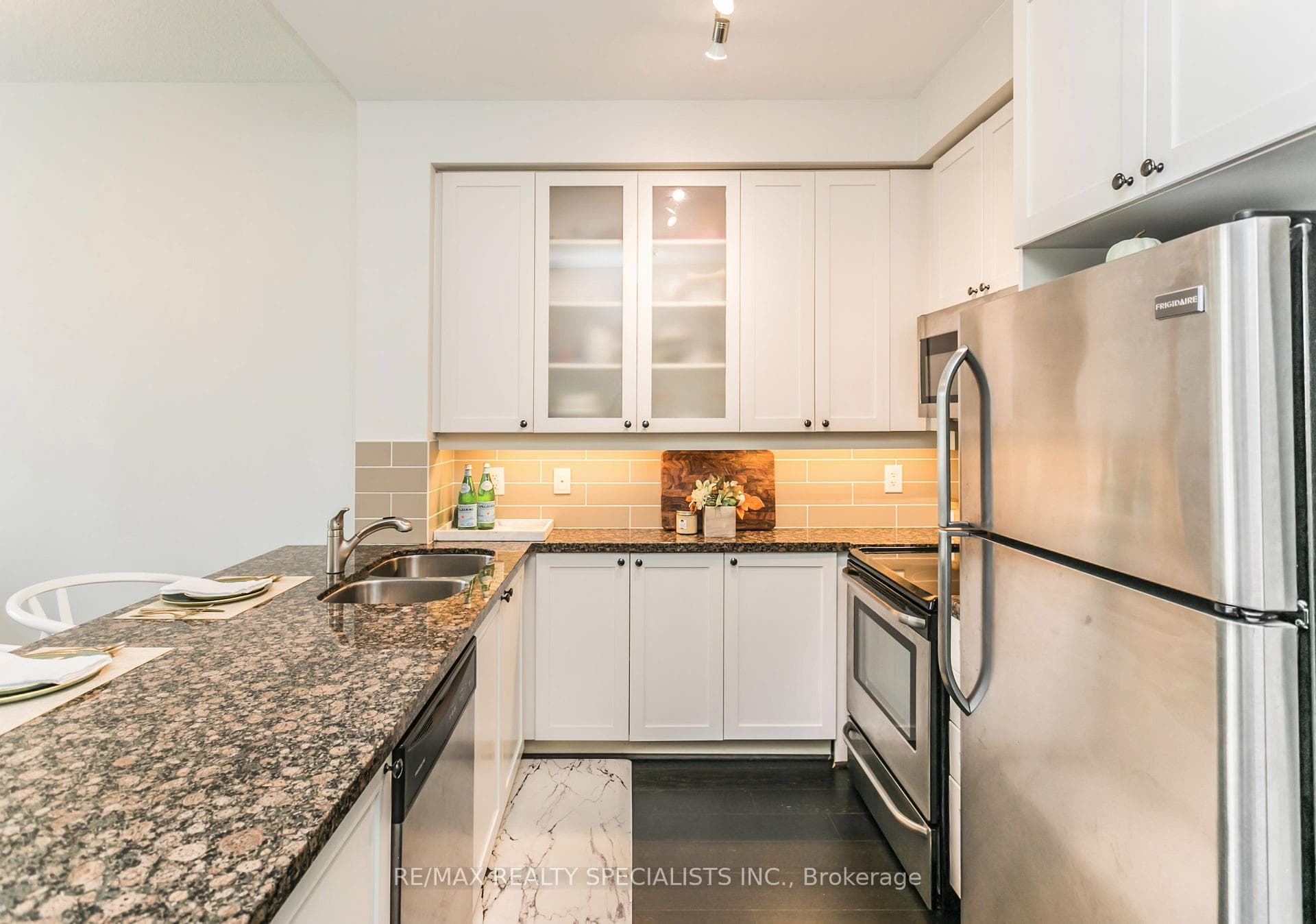 111 Upper Duke Crescent Unit 108 photo 17