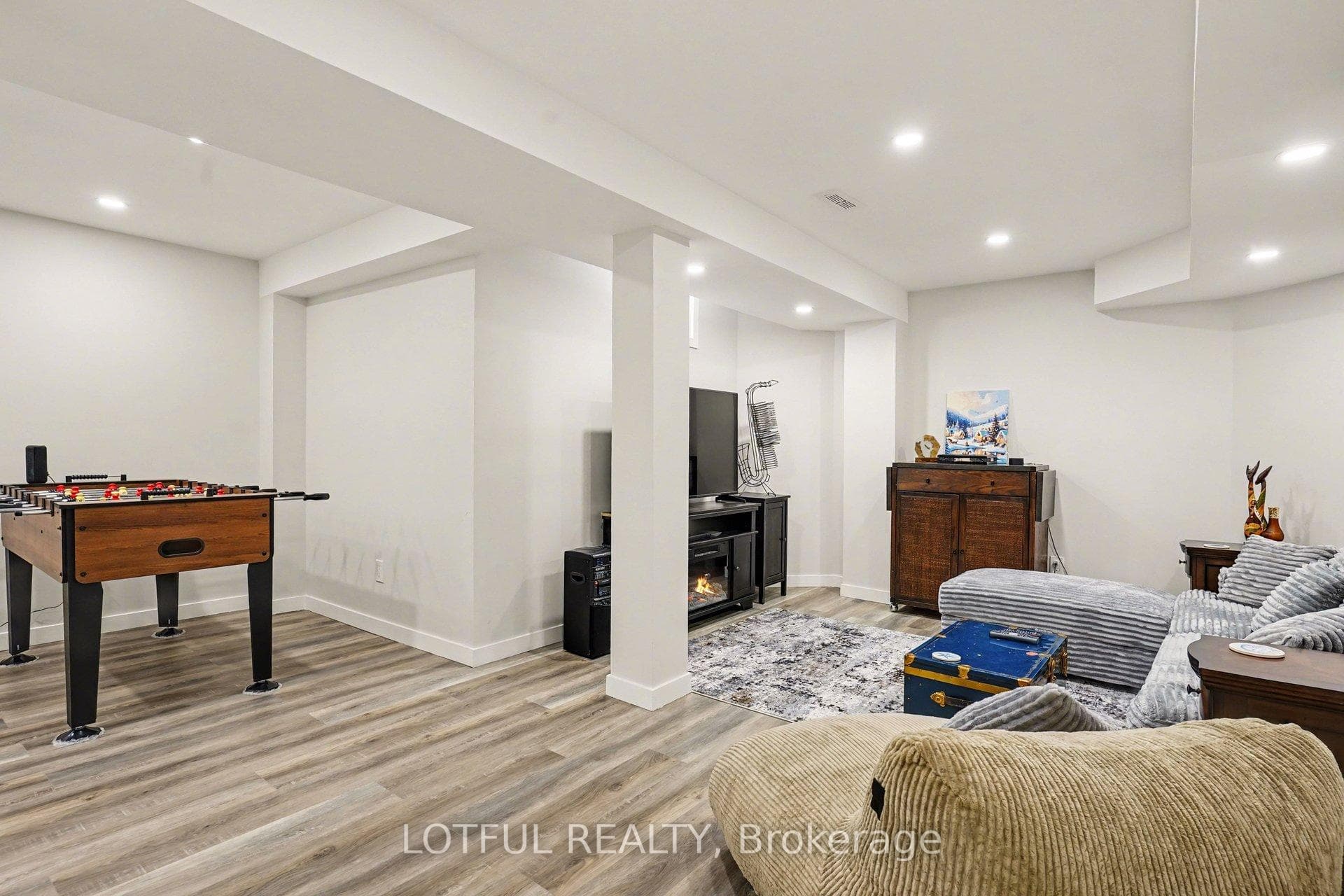 2212 Chalmers Crescent photo 27