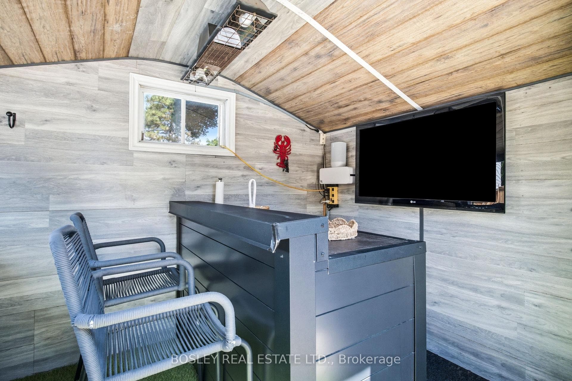 440 Sandford Street photo 42