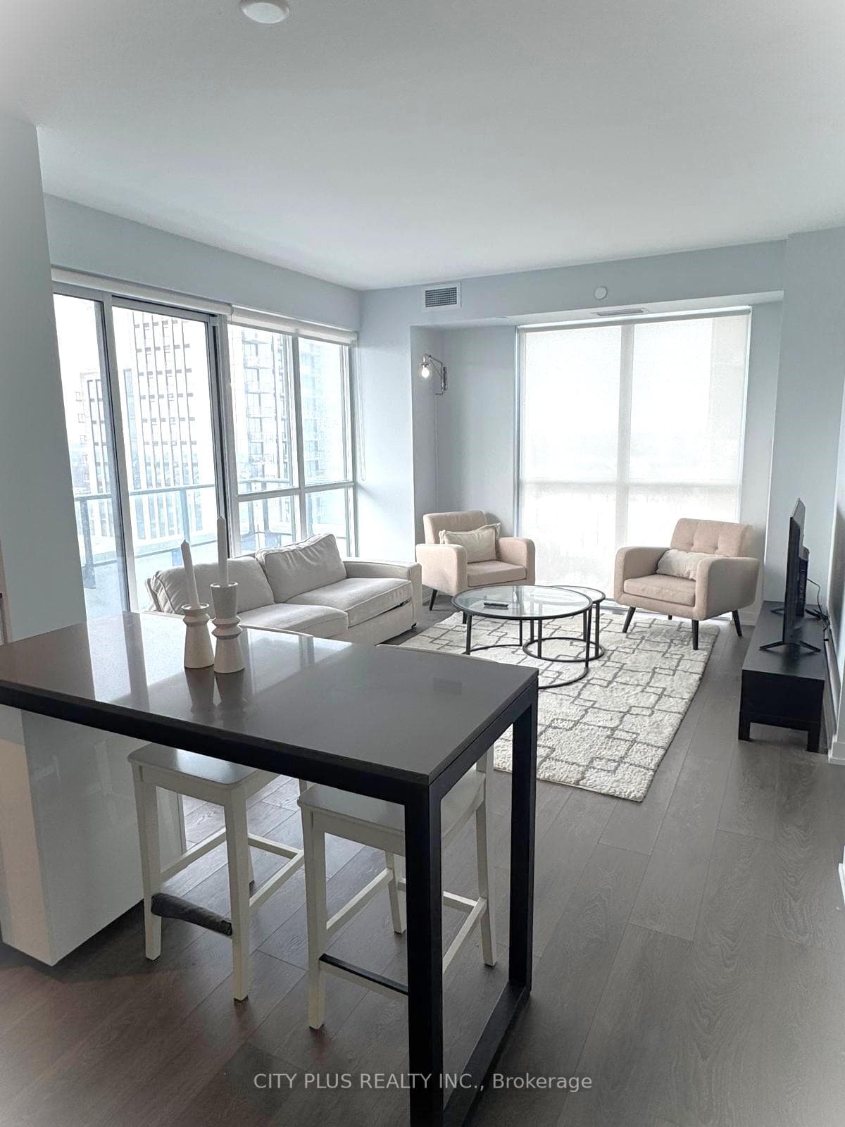 609 Avenue Road Unit 1606 photo 4