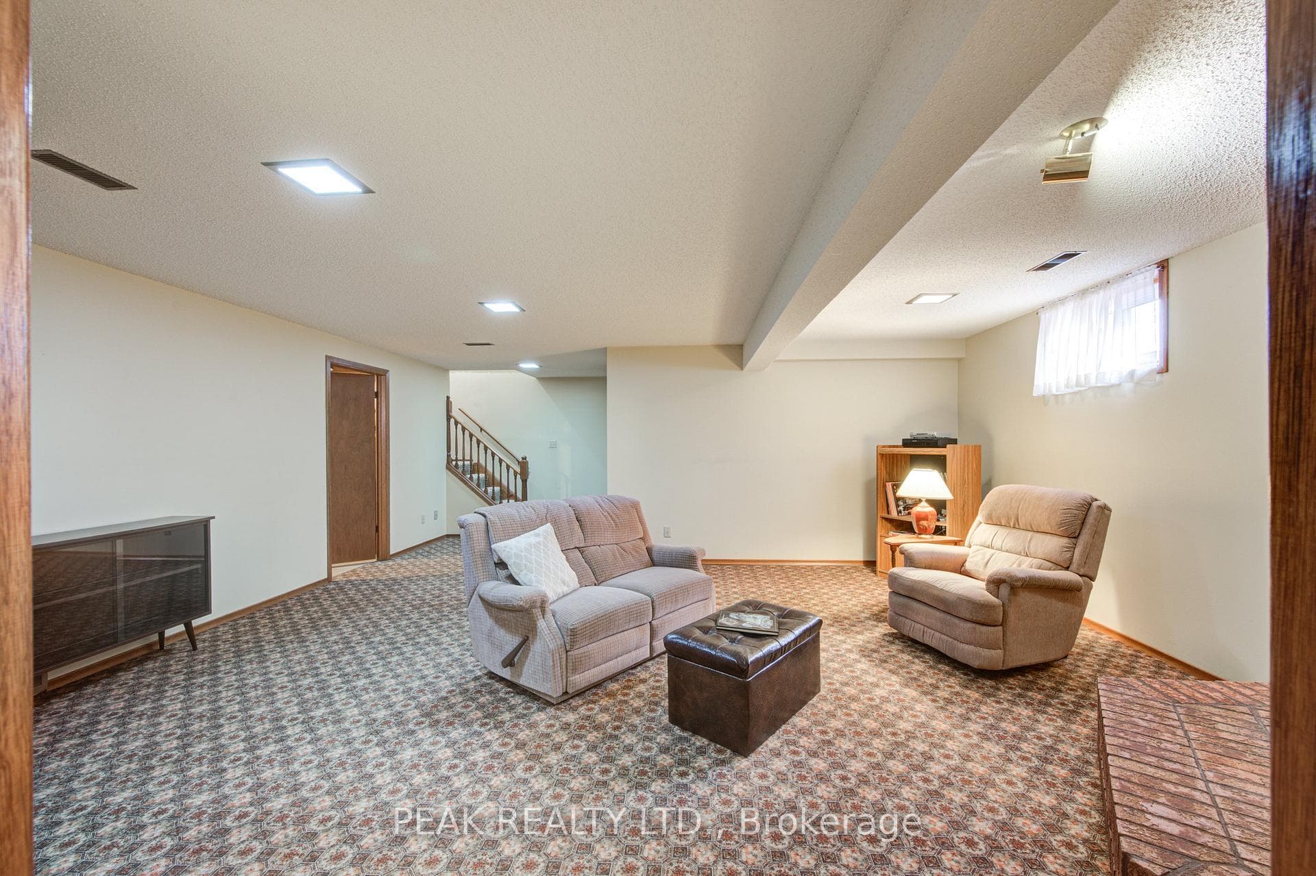 160 Scott Court photo 31